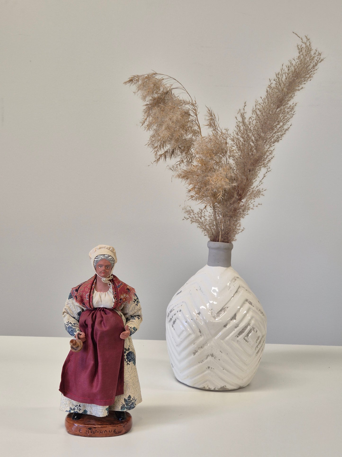 Figurine en argile vintage signée E. Bednoux