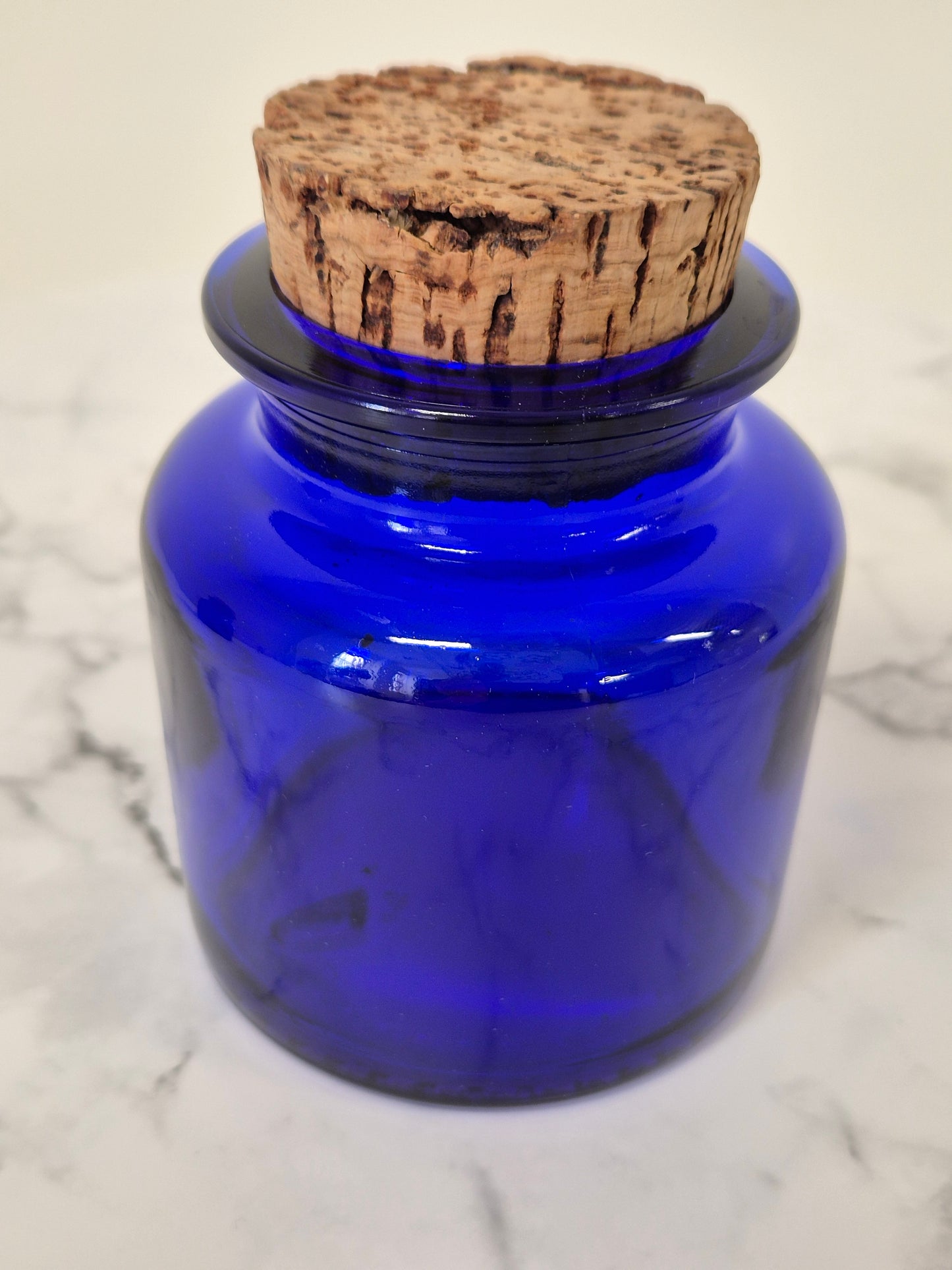 Vintage Riihimäen Lasi blauwe glazen pot met kurk – Finse opslag uit het midden van de eeuw