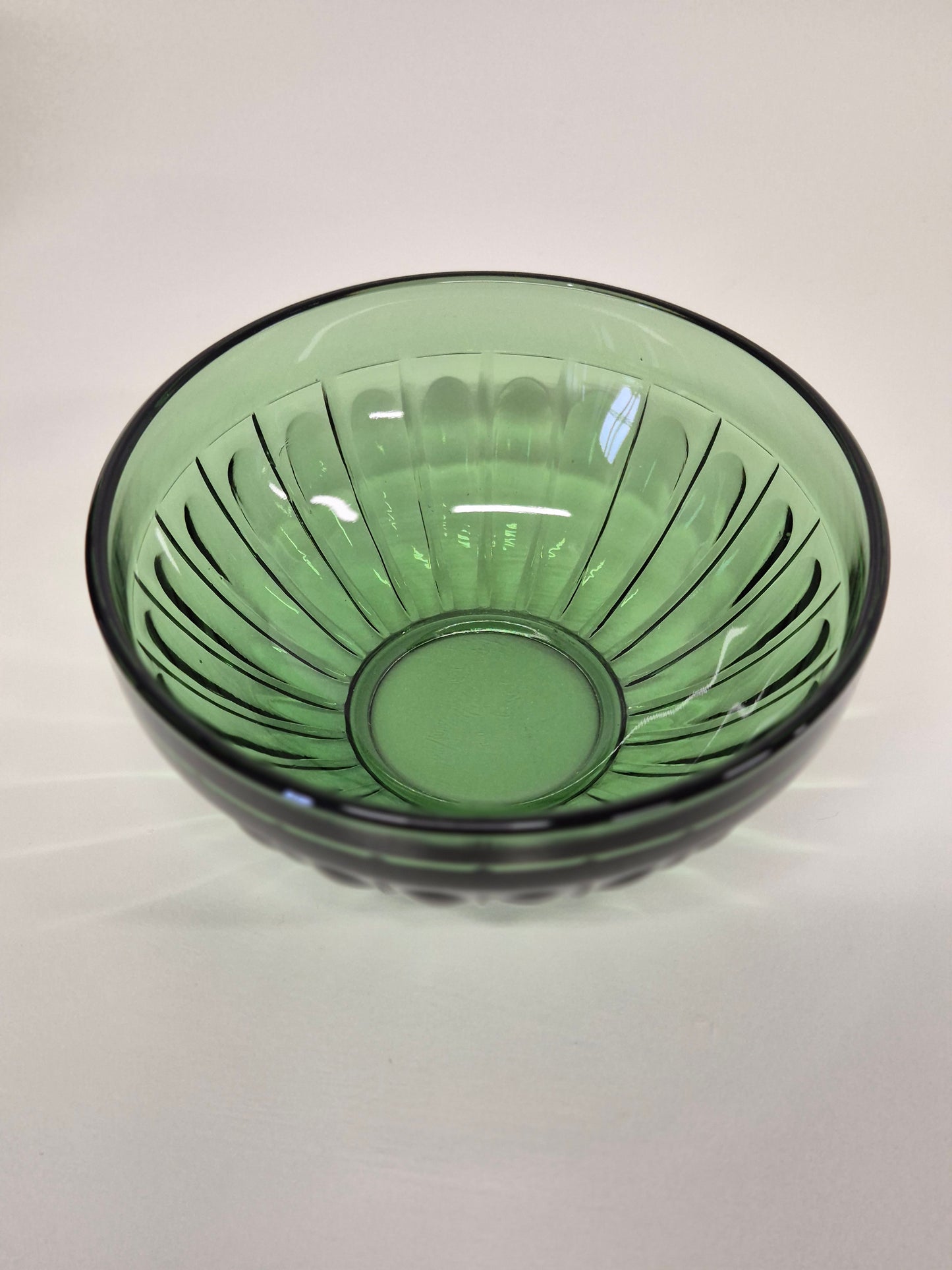 Vintage groene glazen dessertkom – Scandinavisch servies uit het midden van de vorige eeuw