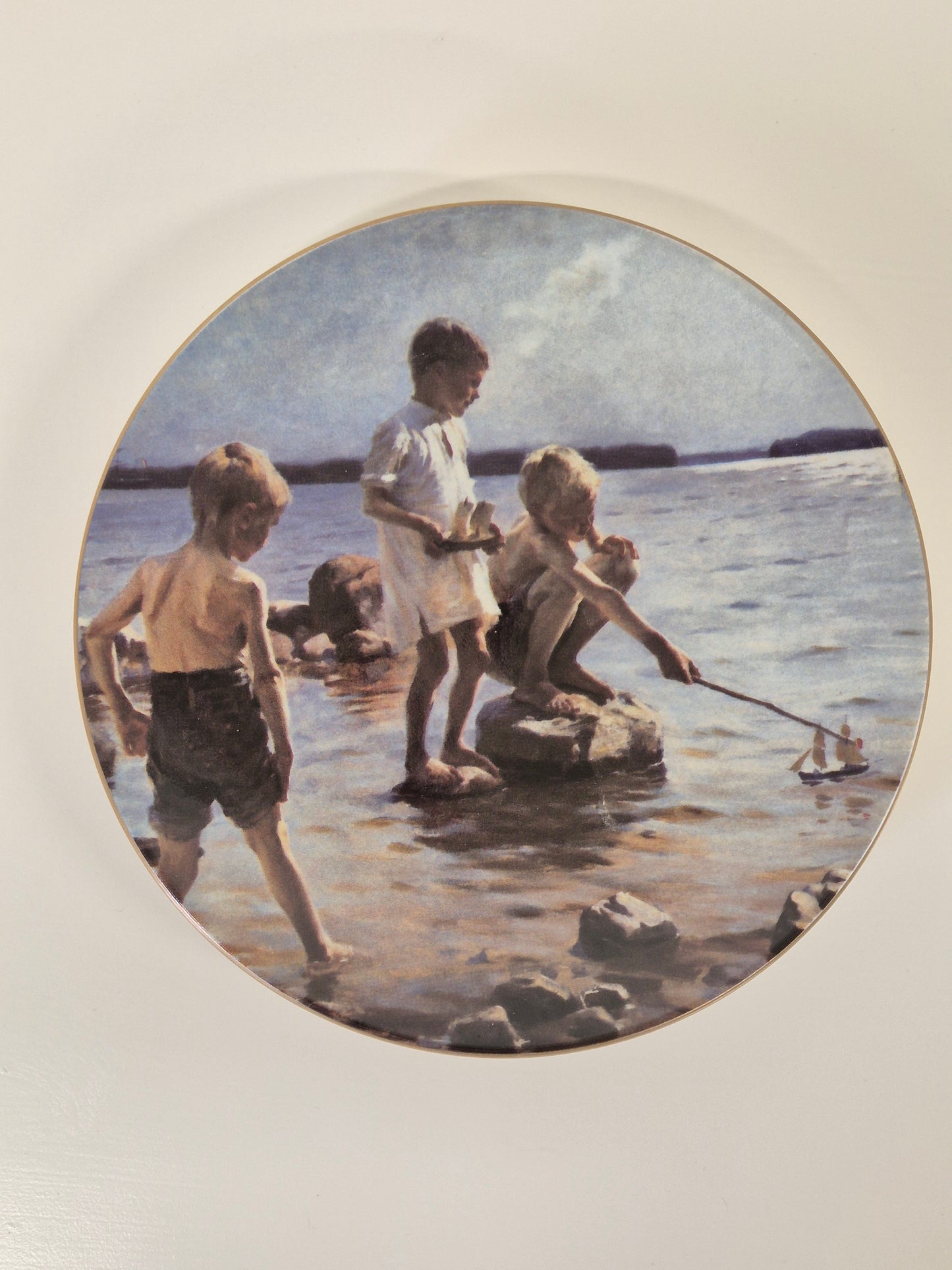Arabia Itsenäinen Suomi Annual Plate – Collectible Finnish Porcelain