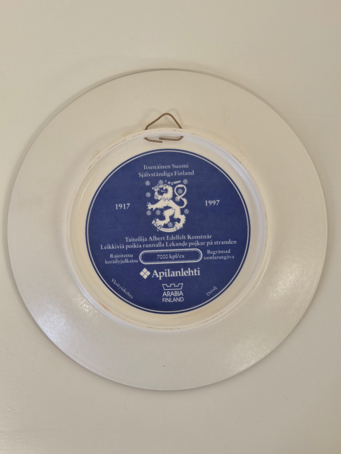 Arabia Itsenäinen Suomi Annual Plate – Collectible Finnish Porcelain