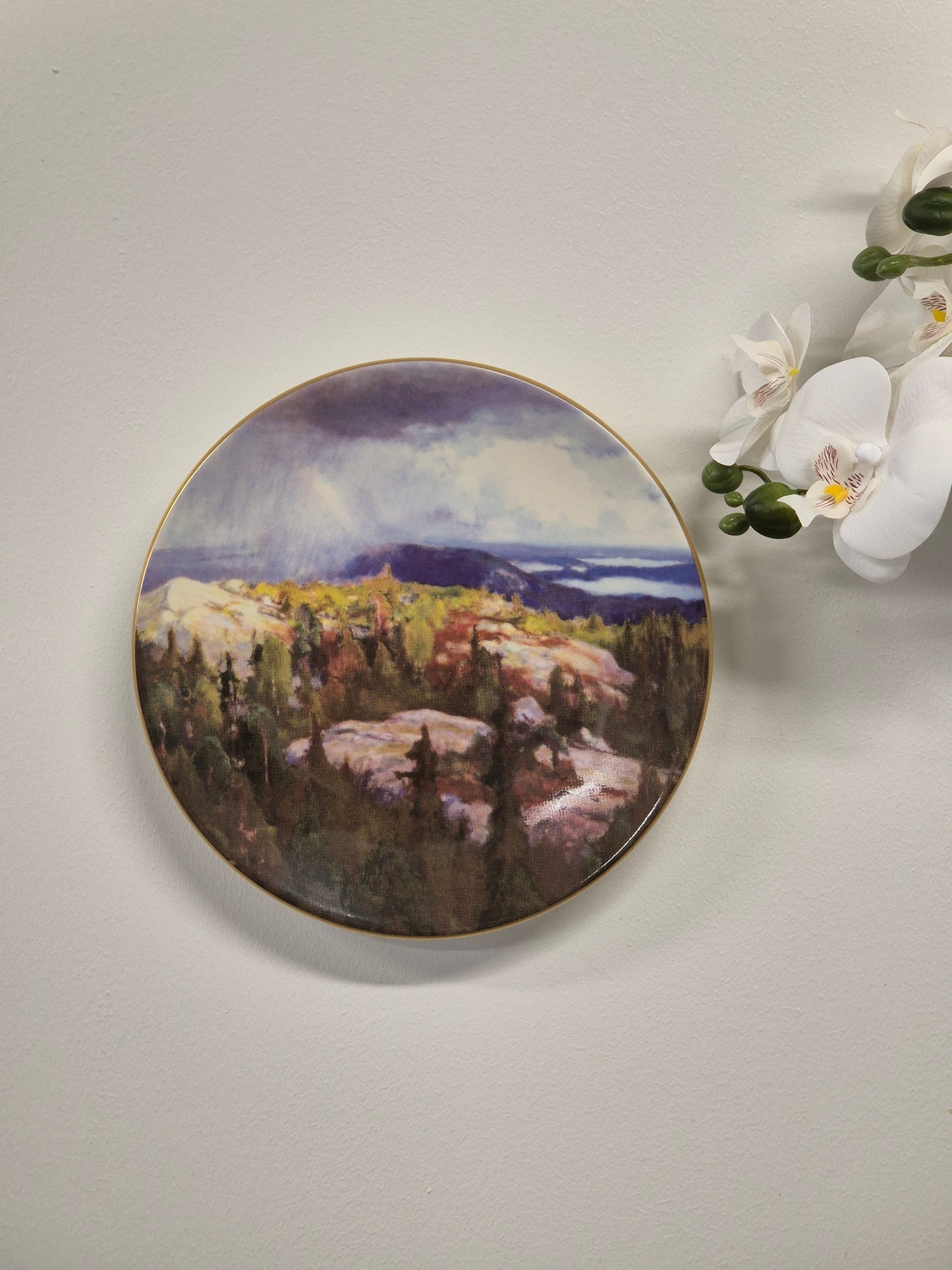 Arabia Itsenäinen Suomi Annual Plate – Collectible Finnish Porcelain