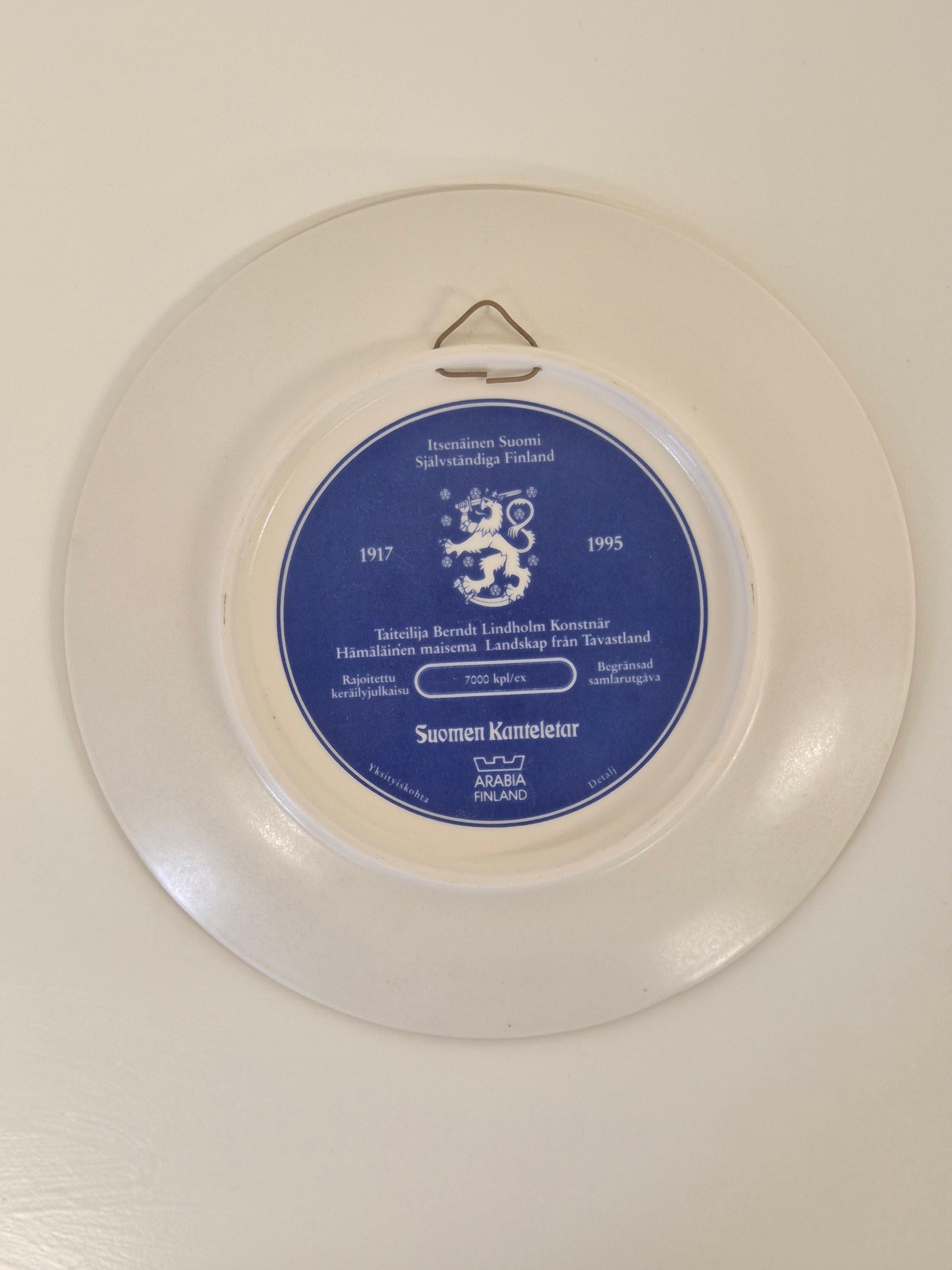 Arabia Itsenäinen Suomi Annual Plate – Collectible Finnish Porcelain