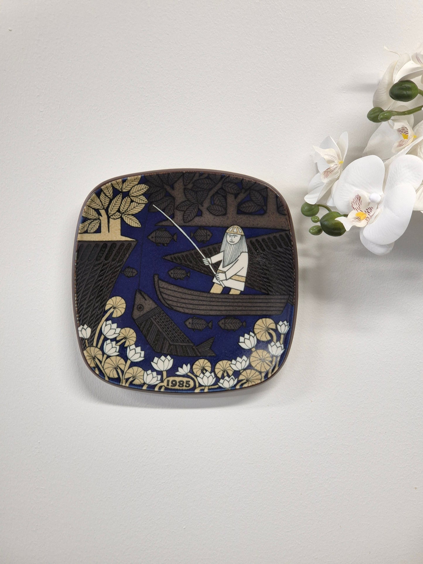 Vintage Arabia Kalevala jaarbord 1985 – Raija Uosikkinen Design