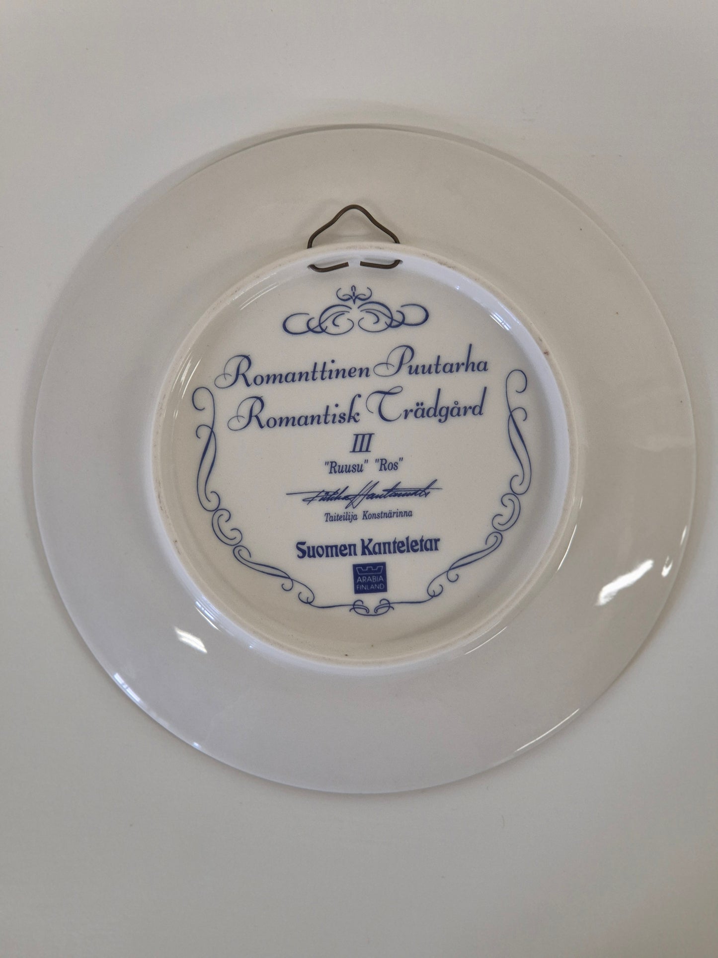 Arabia “Romantic Garden” Wall Plate – Riikka Hautamäki (1990)
