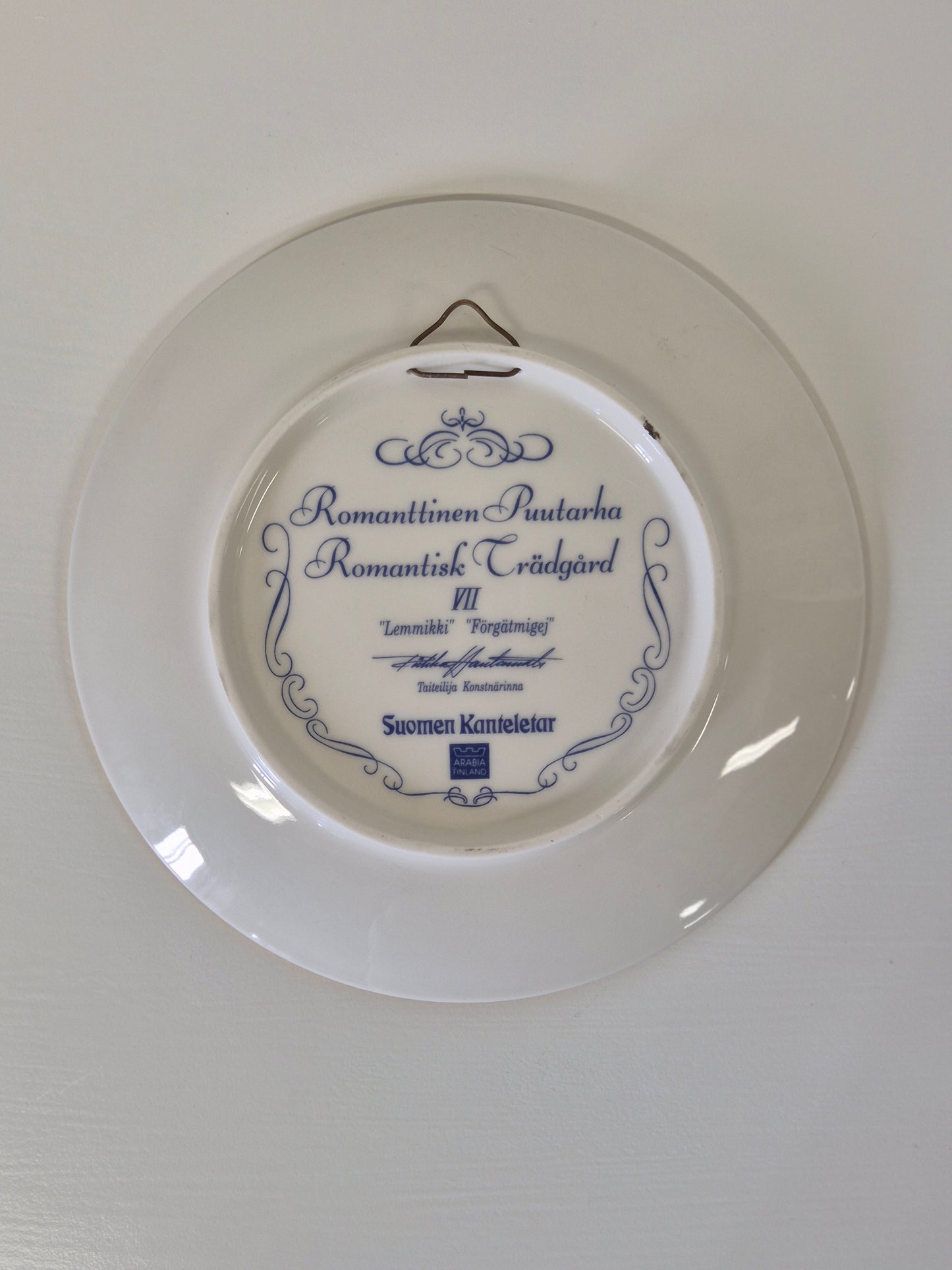 Arabia “Romantic Garden” Wall Plate – Riikka Hautamäki (1990s)