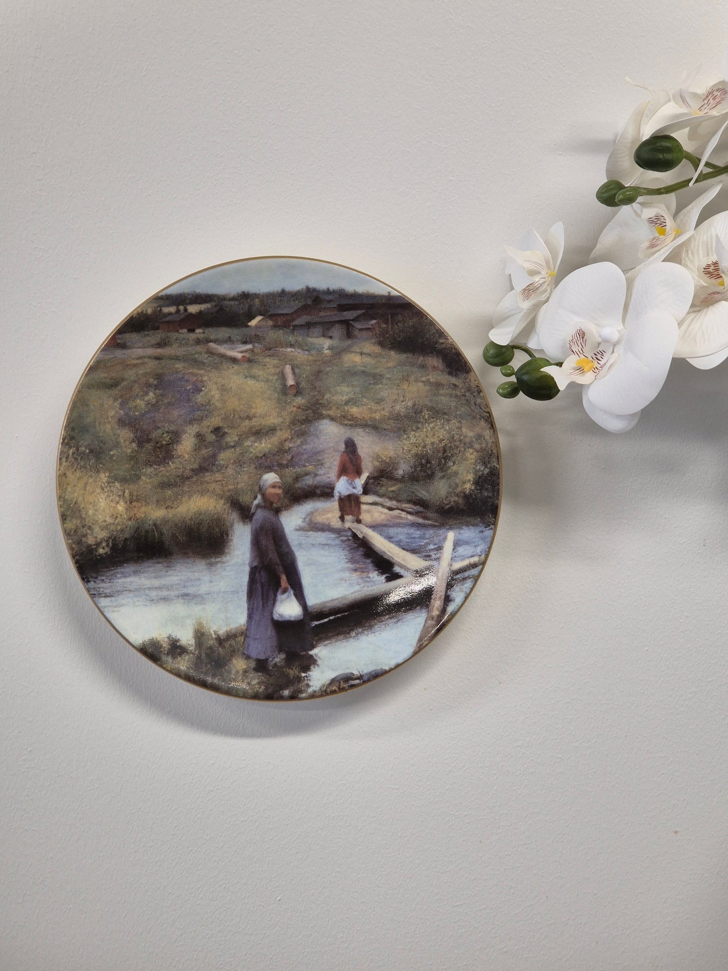 Arabia Itsenäinen Suomi Annual Plate – Collectible Finnish Porcelain