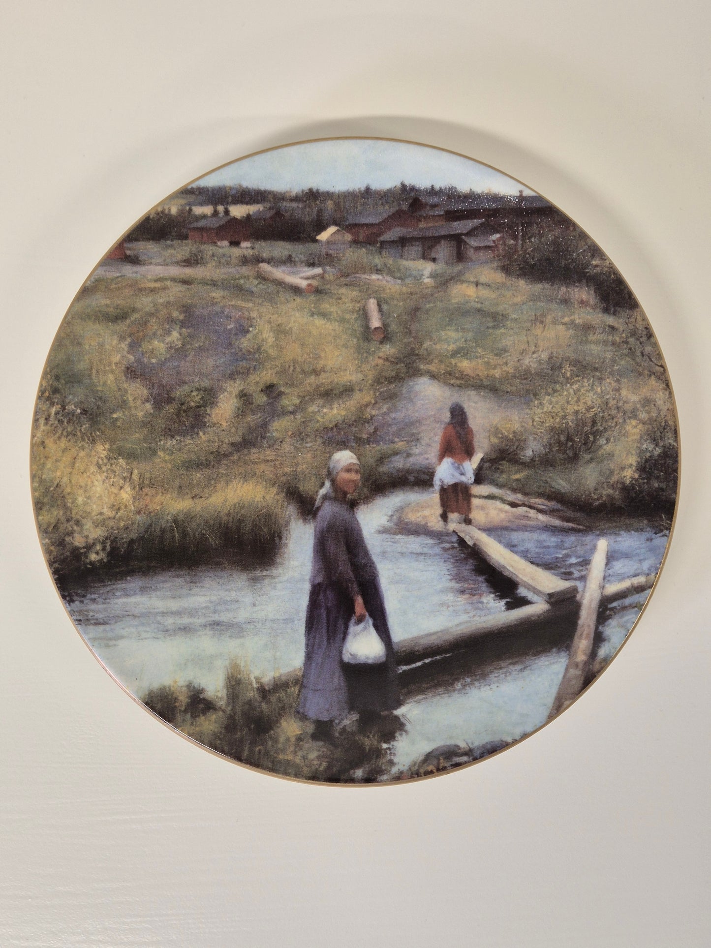 Arabia Itsenäinen Suomi Annual Plate – Collectible Finnish Porcelain