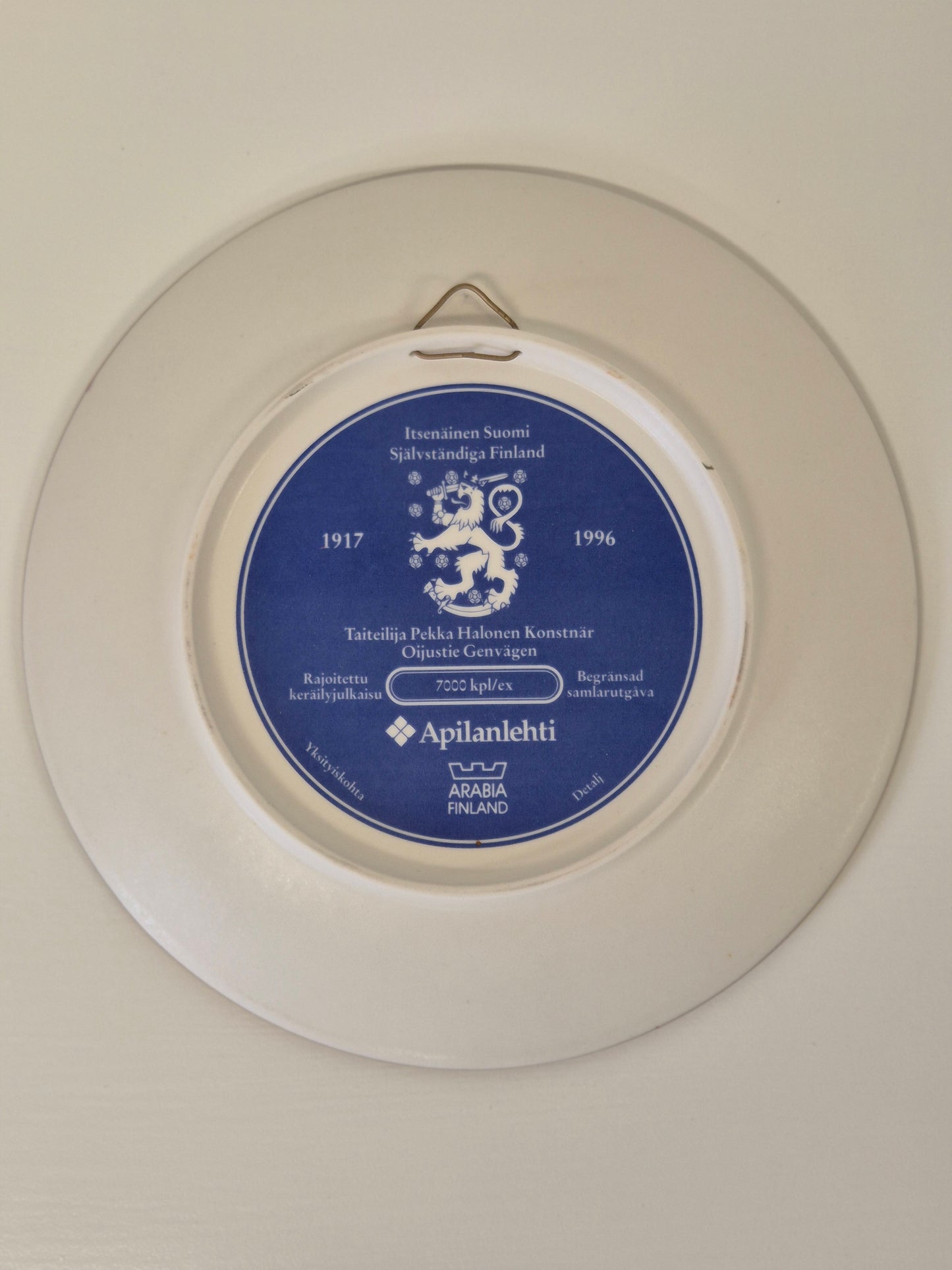 Arabia Itsenäinen Suomi Annual Plate – Collectible Finnish Porcelain
