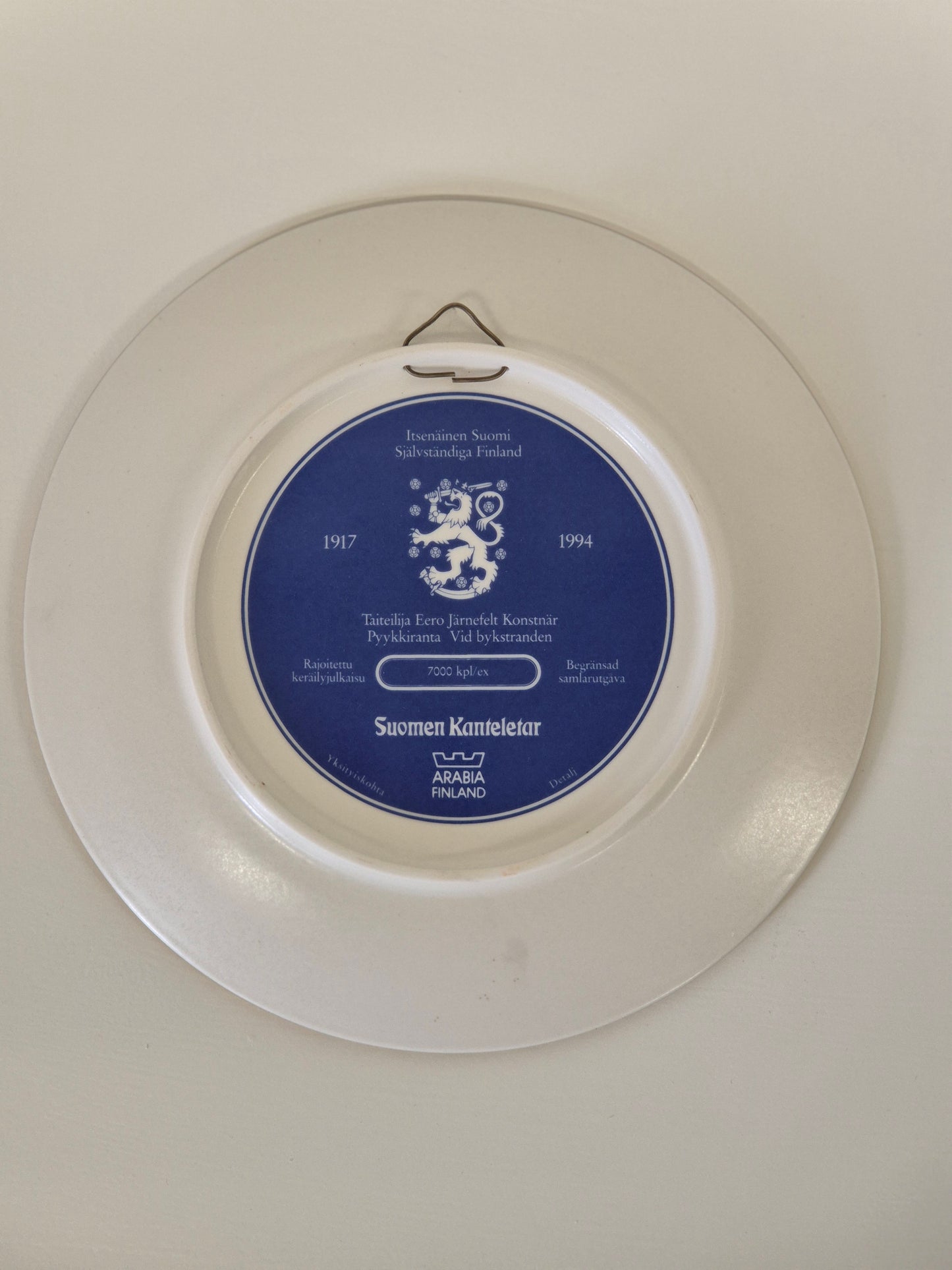 Arabia Itsenäinen Suomi Annual Plate – Collectible Finnish Porcelain