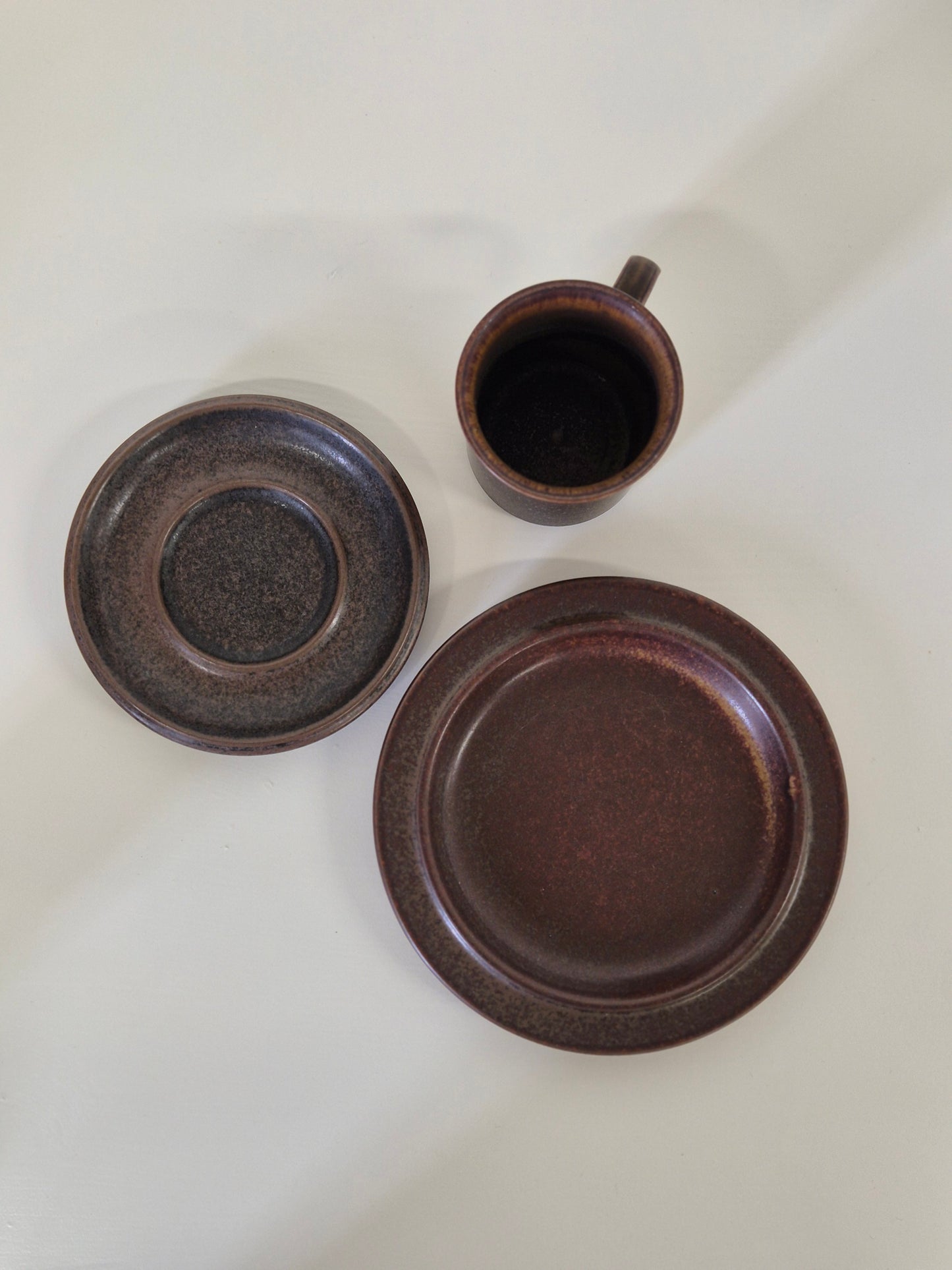 Arabia Finland Ruska Vintage Coffee Cup, Saucer & Dessert Plate – Mid-Century Stoneware Set