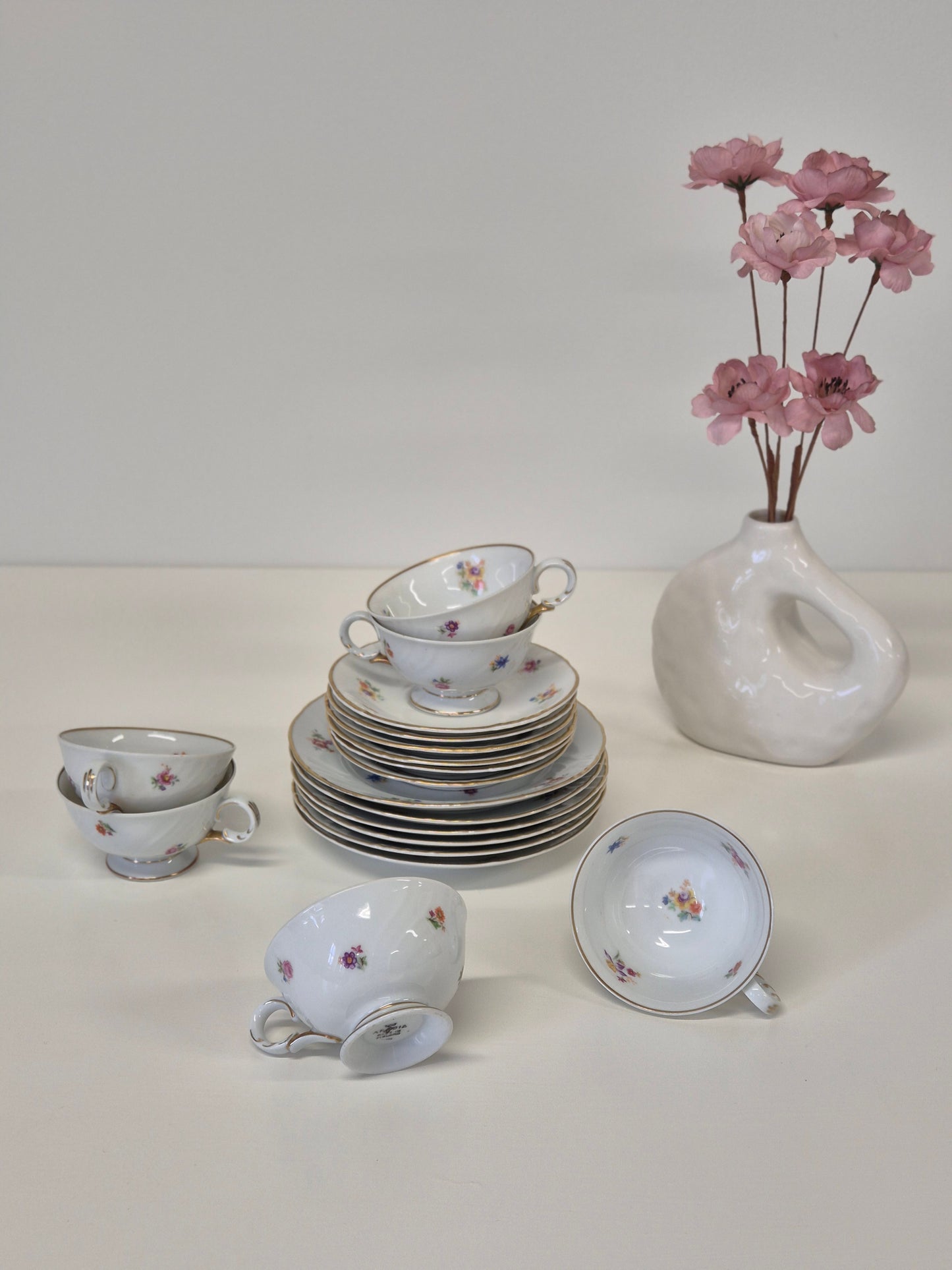 Arabia Finland Vintage Floral Coffee Cup & Saucer – Design by Svea Granlund