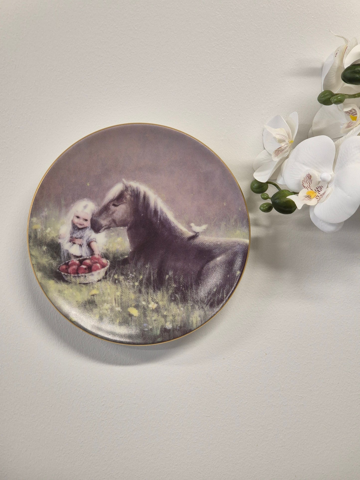 Arabia Sadun Totuus Wall Plate 1990 – Sussi Anna Åberg