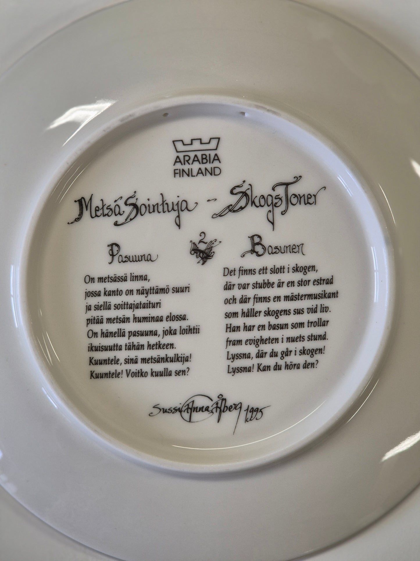 Arabia Metsäsointuja Wall Plate - Sussi Anna Åberg / 1995
