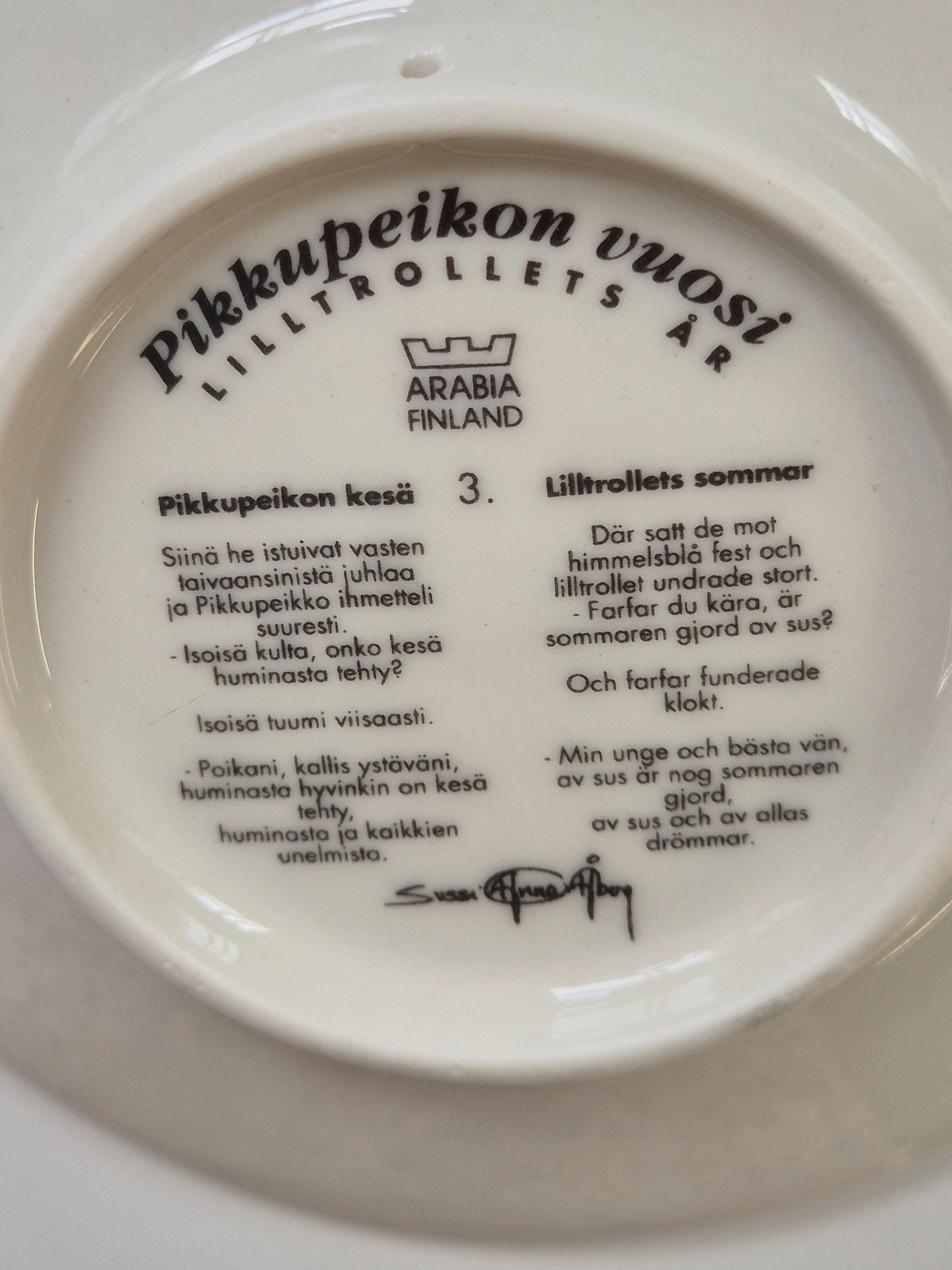 Arabia Little Troll’s Year (Pikkupeikon Vuosi) Summer 1992 Wall Plate – Sussi Anna Åberg – Ø19.5 cm