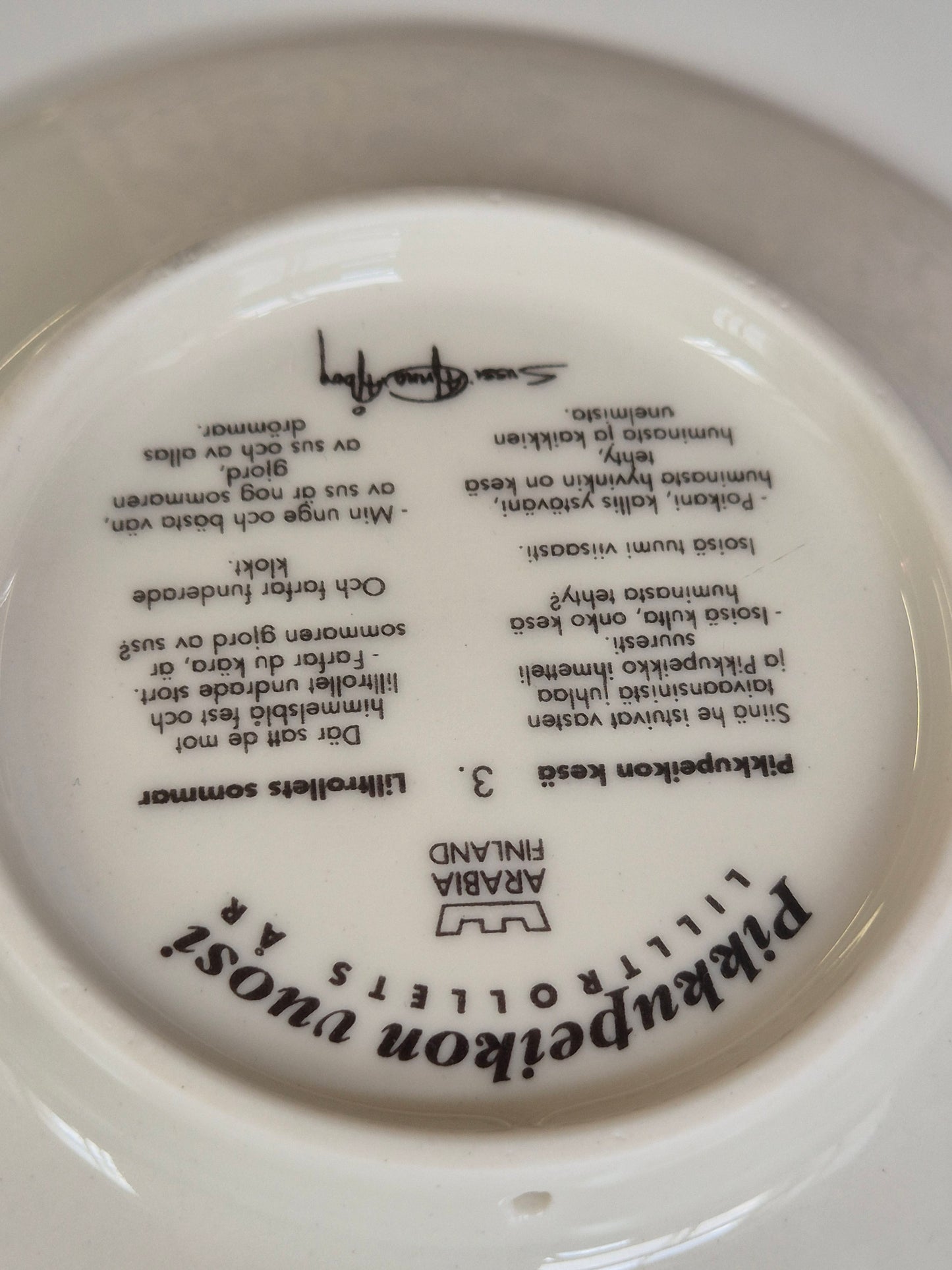 Arabia Pikkupeikon Year Wall Plate 1992 – Sussi Anna Åberg Design