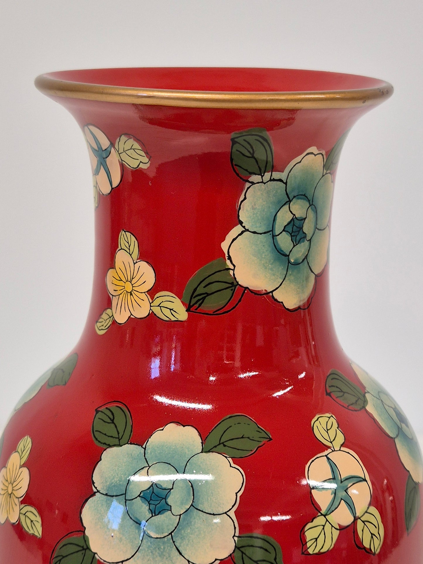 Vintage vaas in cloisonné-stijl – decoratief emaille bloemmotief