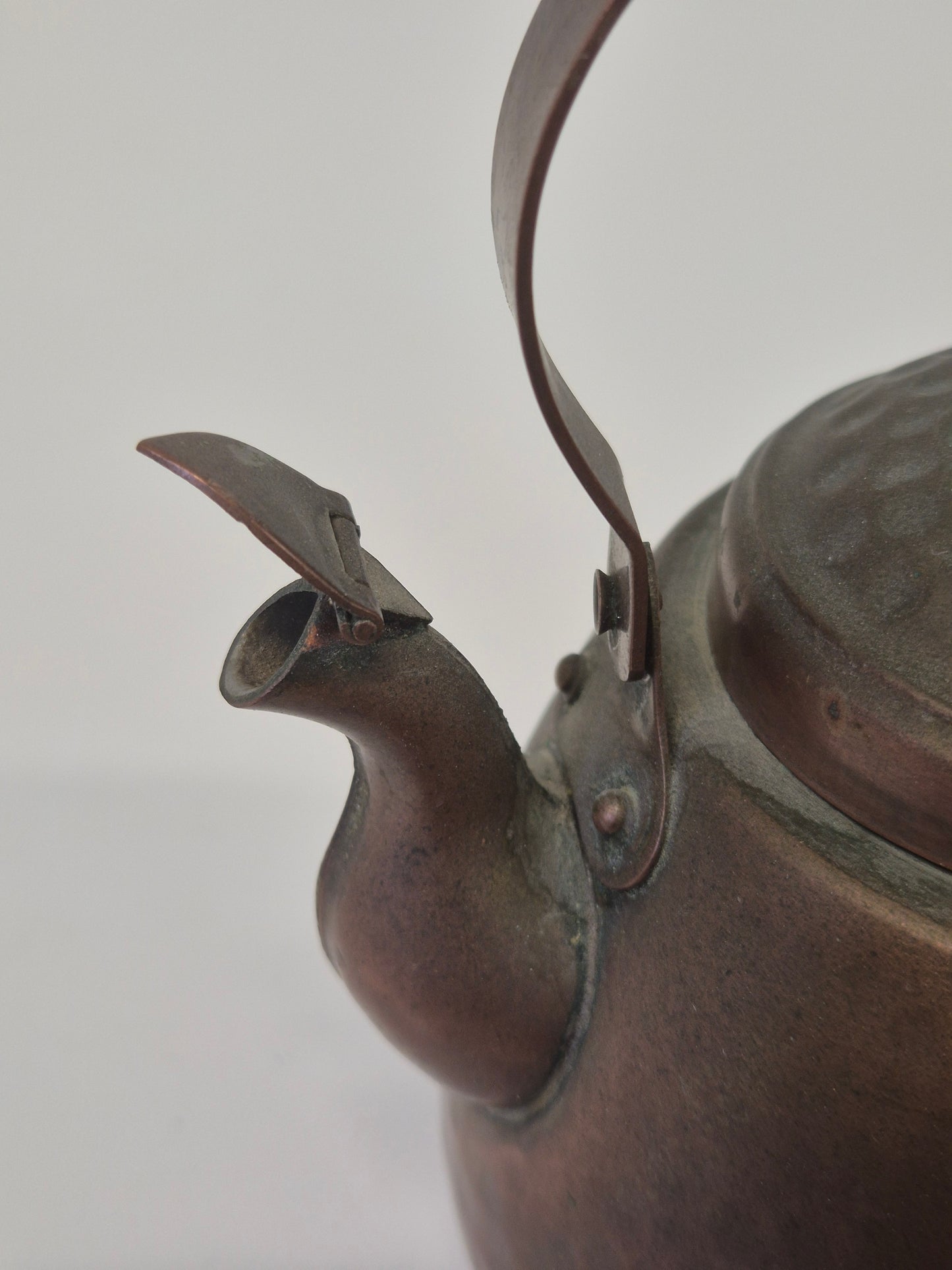 Vintage koperen theepot - klassiek rustiek keukengerei