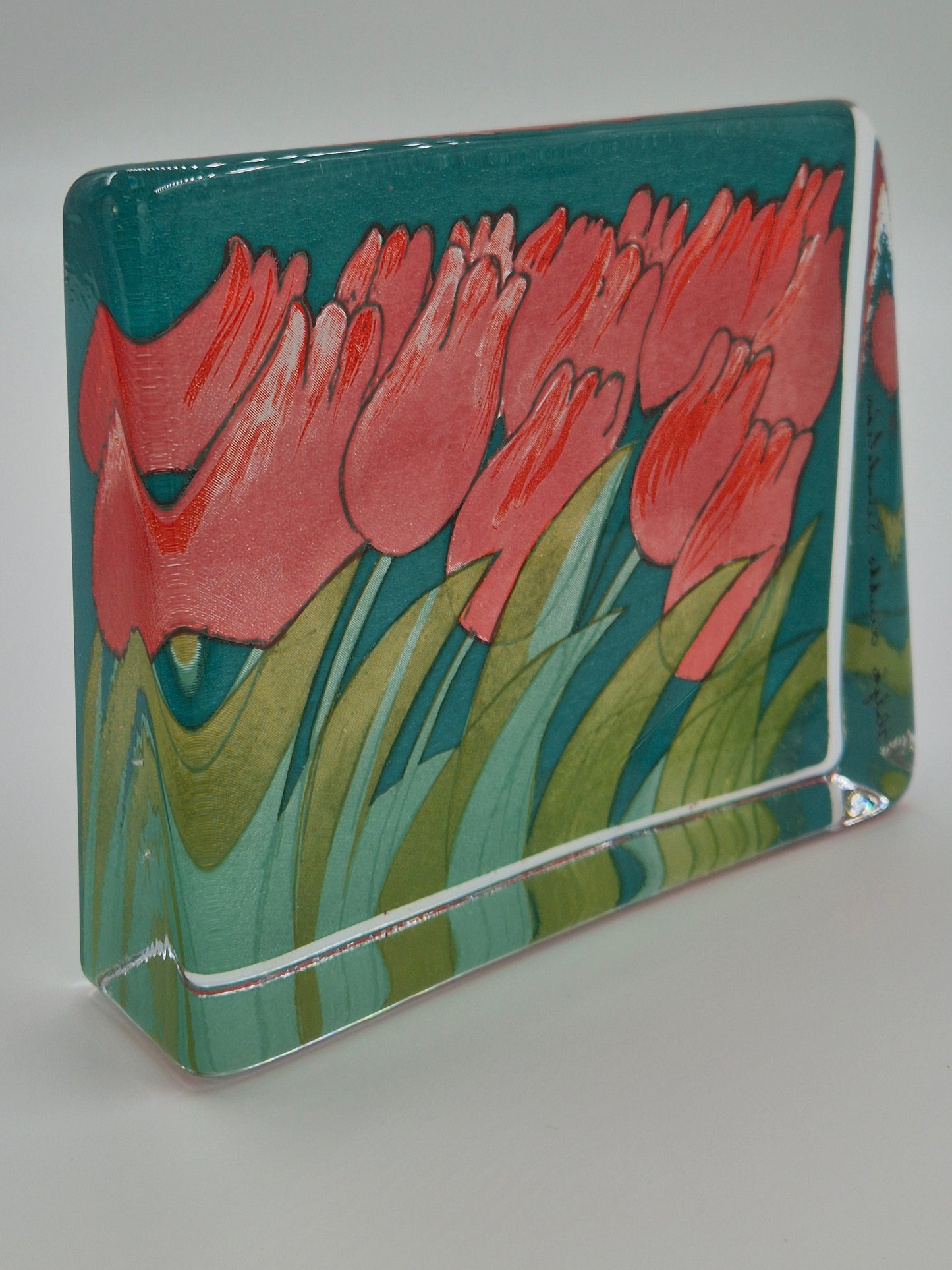 Vintage Arabia glazen presse-papier van Heljä Liukko-Sundström – ontwerp met rode tulpen