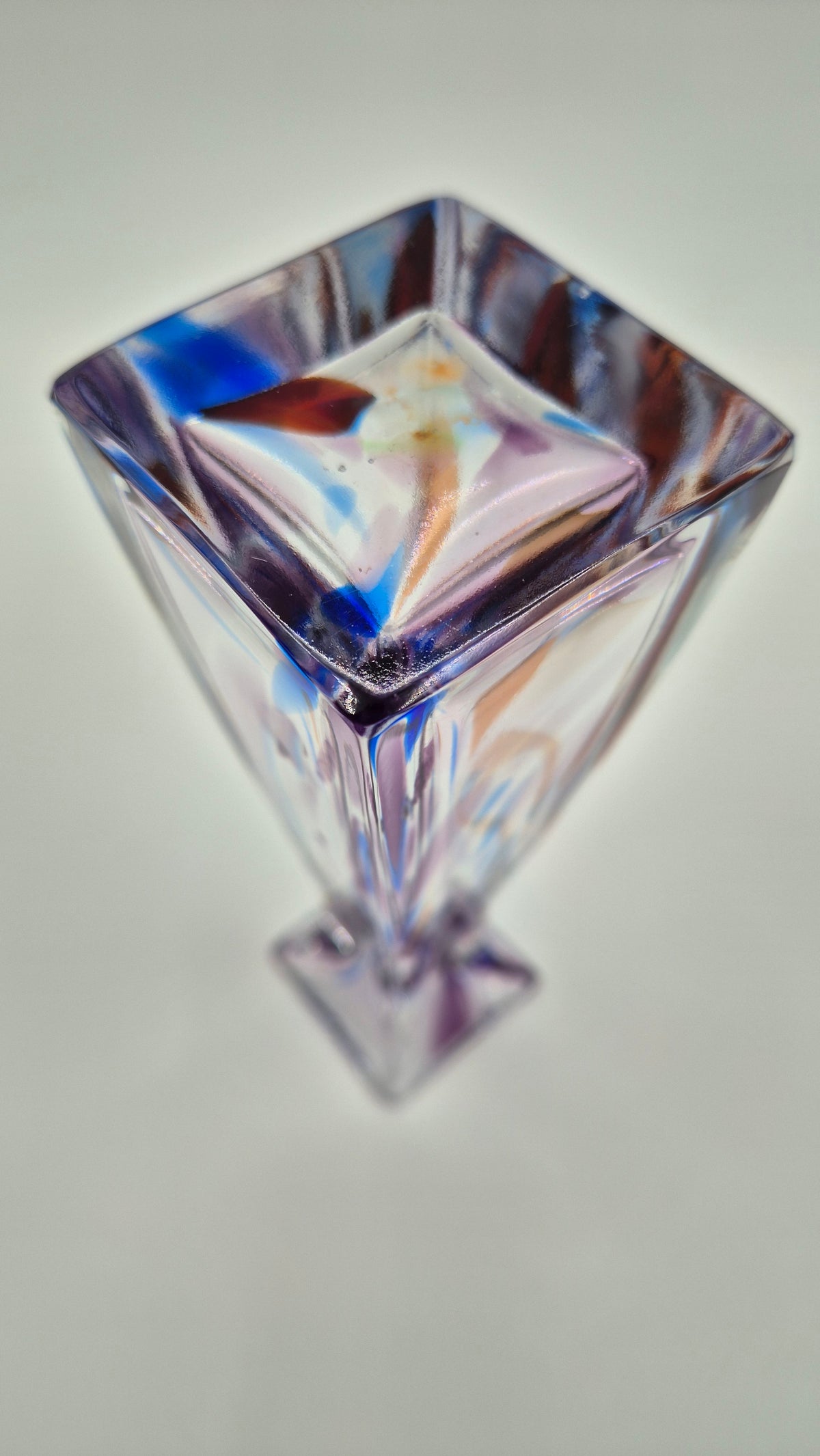 Russische gekleurde loodkristallen vaas - vintage handgesneden kunstglas