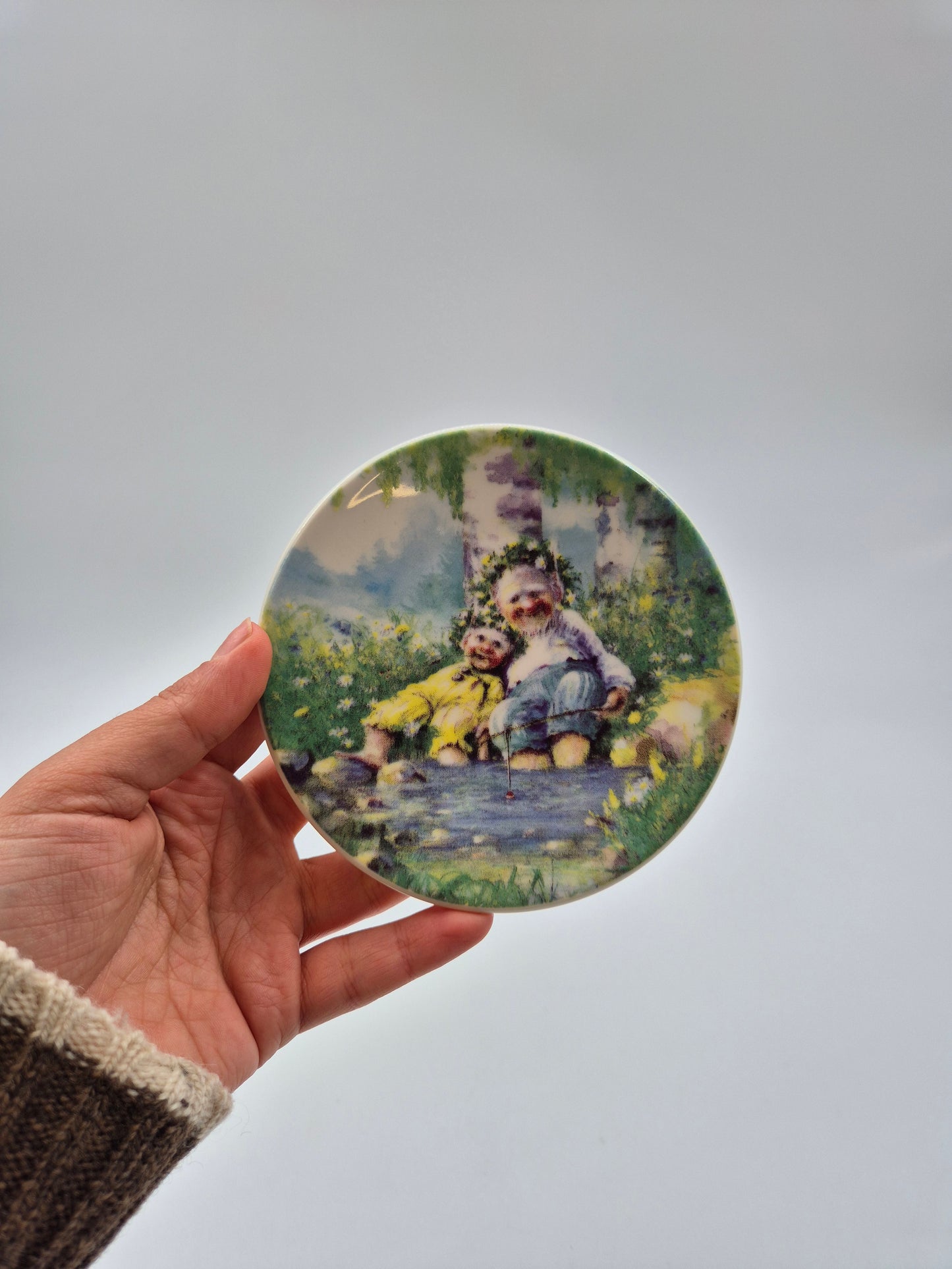 Arabia Pikkupeikon Year Wall Plate 1992 – Sussi Anna Åberg Design