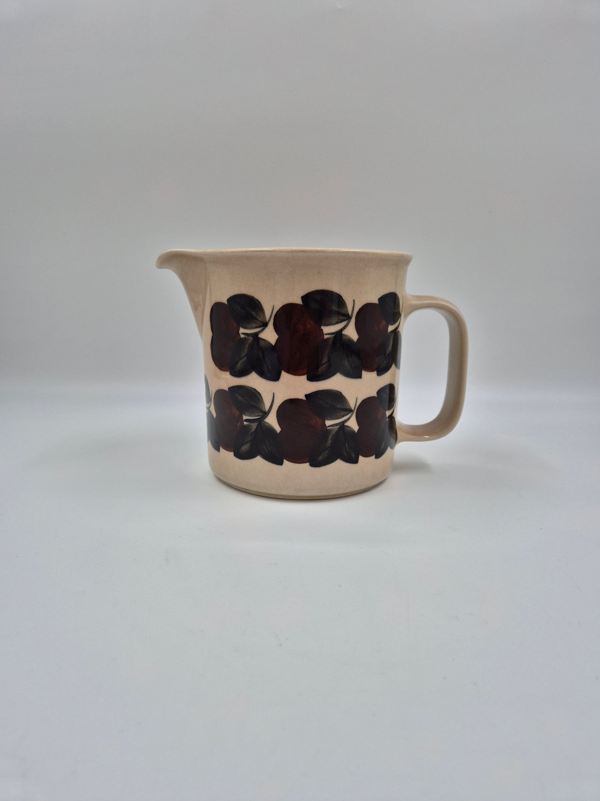 Arabia "Ruija" Milk Pitcher by Raija Uosikkinen, 1975–1981, Hand-Painted Stoneware