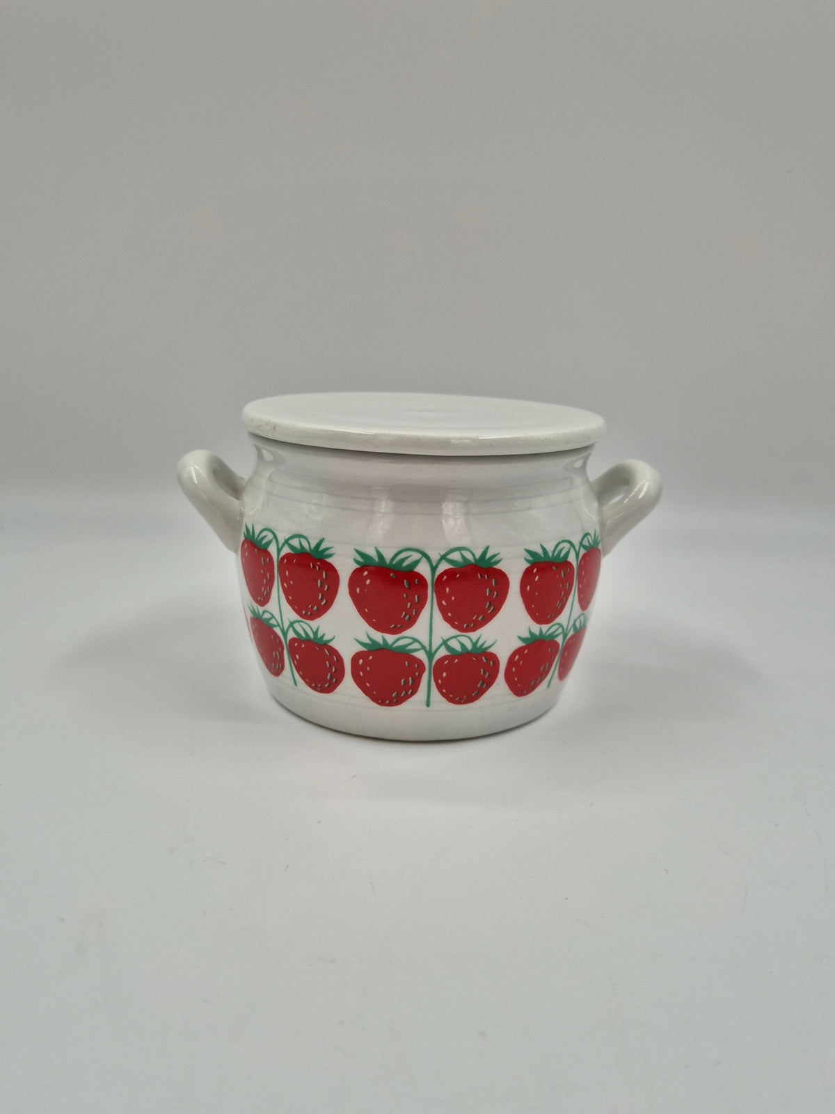 Arabia "Mansikka" Pomona Strawberry Pot 0.6 L, Raija Uosikkinen, Finland, 1969, Vintage Kitchen Jar