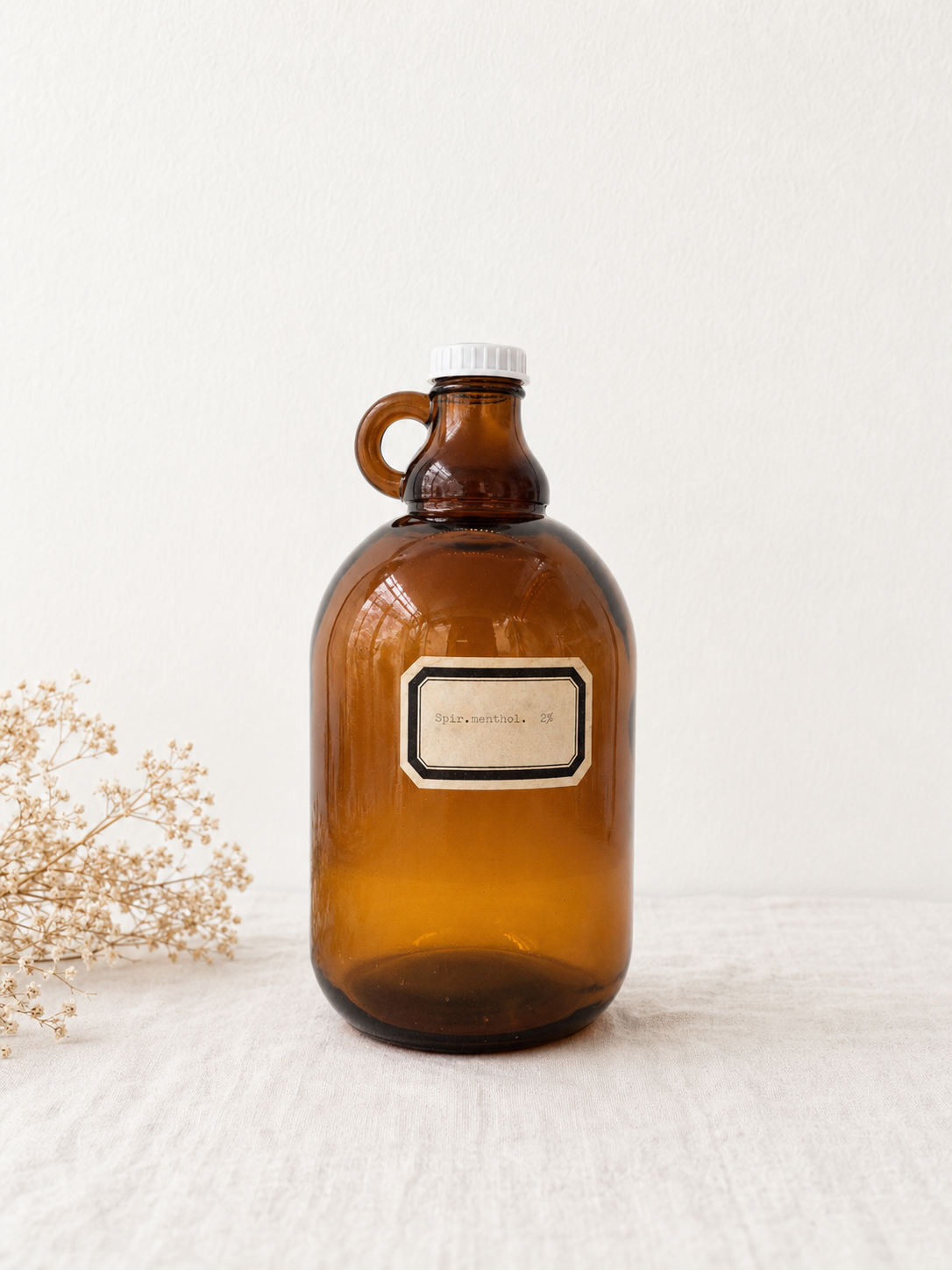 Vintage Apothecary Bottle “Spir. Menthol 2%” – Amber Glass Pharmacy Bottle with Handle – 27 cm