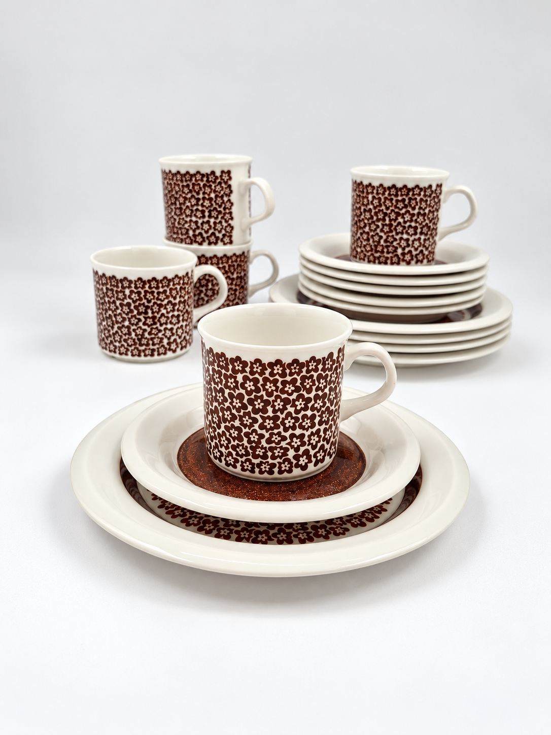 Arabia Faenza Brown Flower 16-piece, trio set, Inkeri Seppälä, Mocca, Espresso, Coffee Cups, 1973–1979