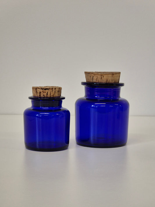 Vintage Riihimäen Lasi blauwe glazen pot met kurk – Finse opslag uit het midden van de eeuw