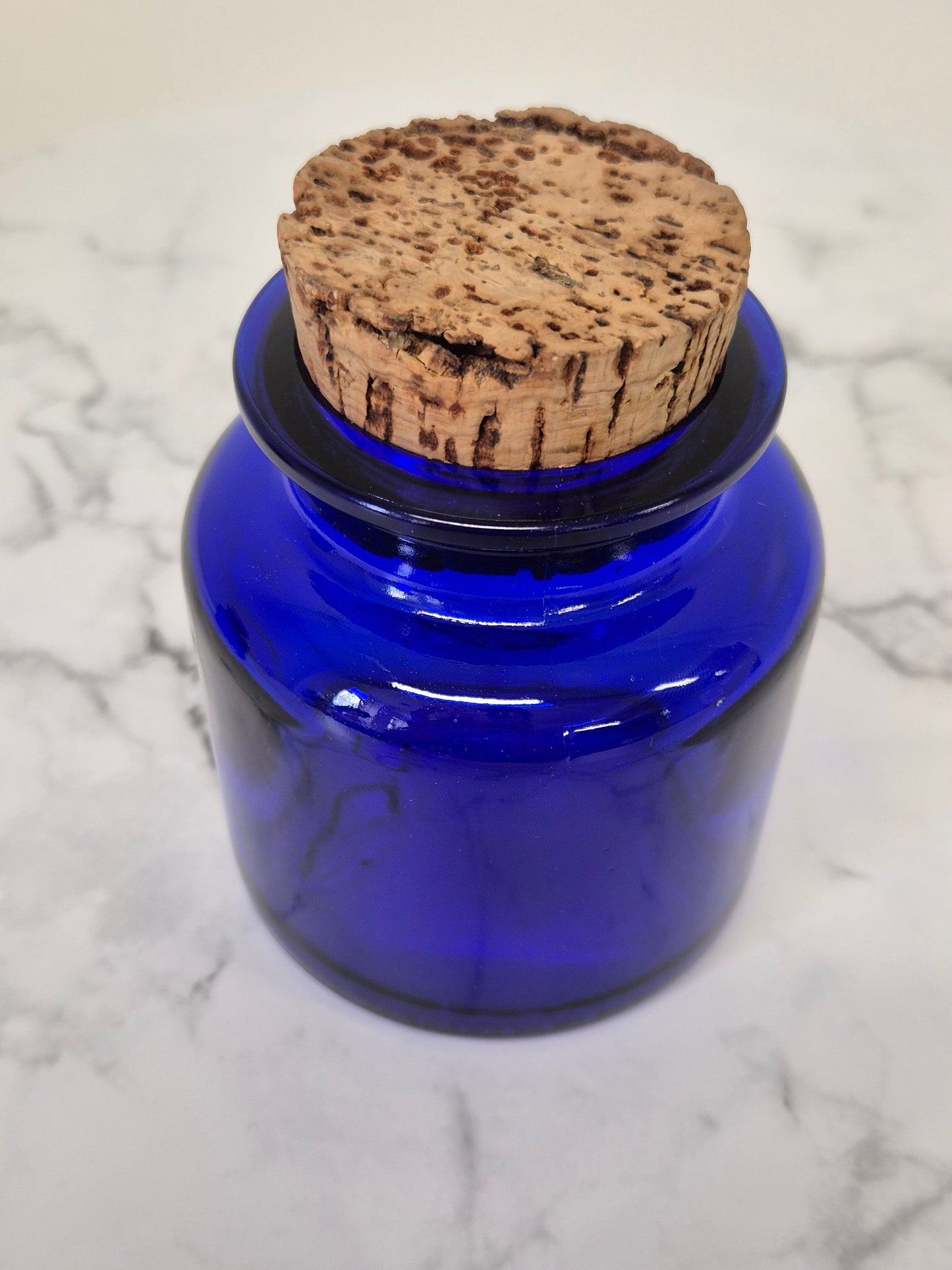 Vintage Riihimäen Lasi blauwe glazen pot met kurk – Finse opslag uit het midden van de eeuw