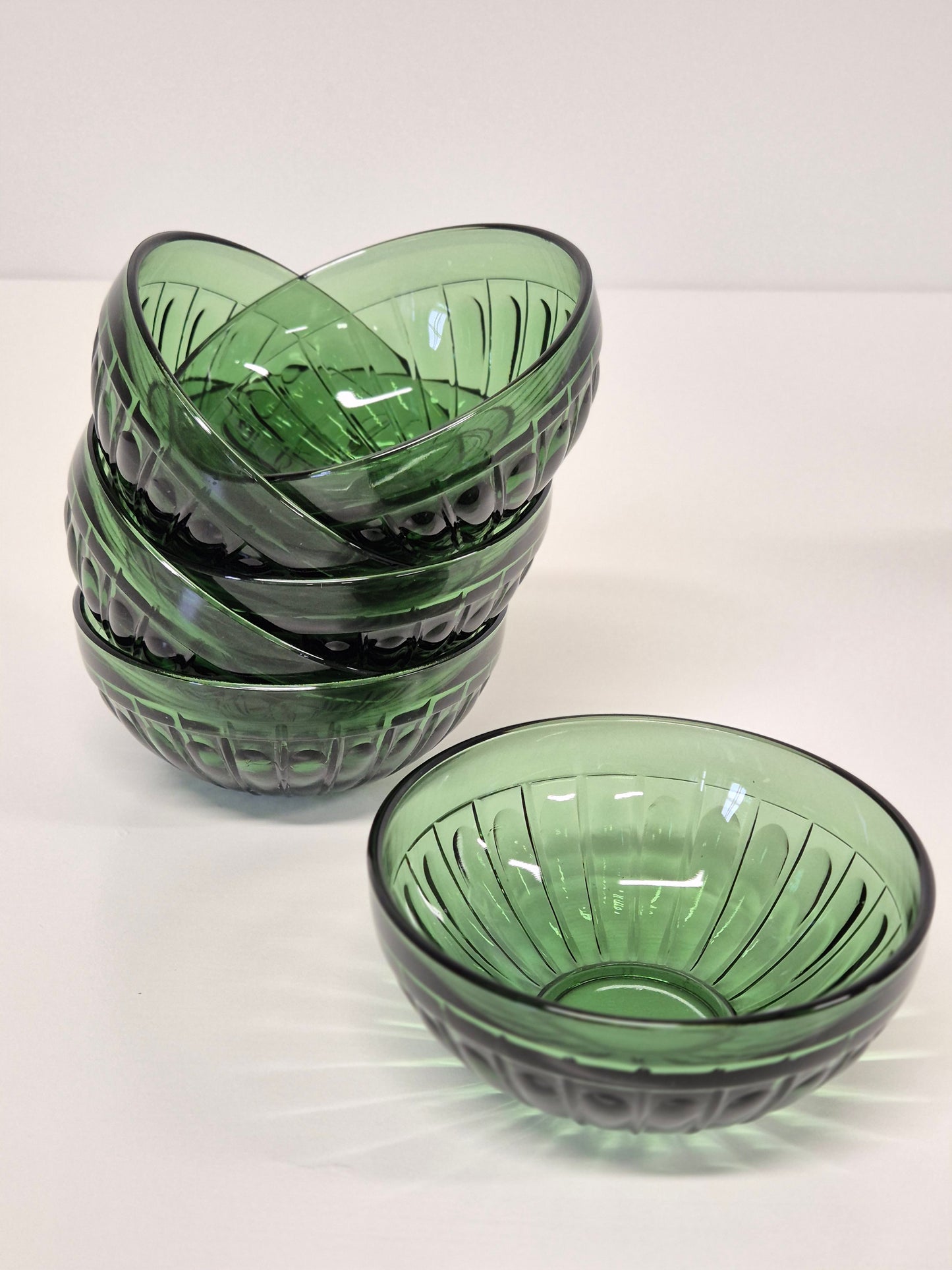 Vintage groene glazen dessertkom – Scandinavisch servies uit het midden van de vorige eeuw