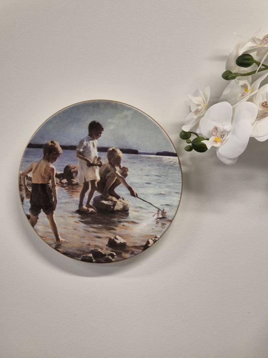 Arabia Itsenäinen Suomi Annual Plate – Collectible Finnish Porcelain