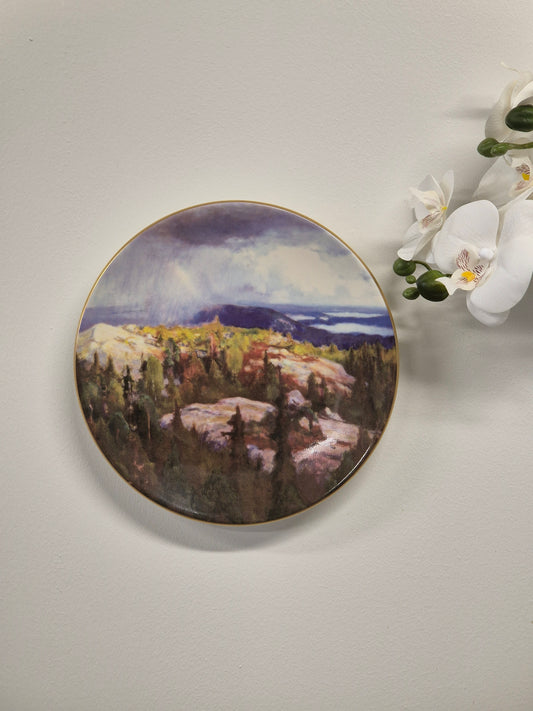 Arabia Itsenäinen Suomi Annual Plate – Collectible Finnish Porcelain