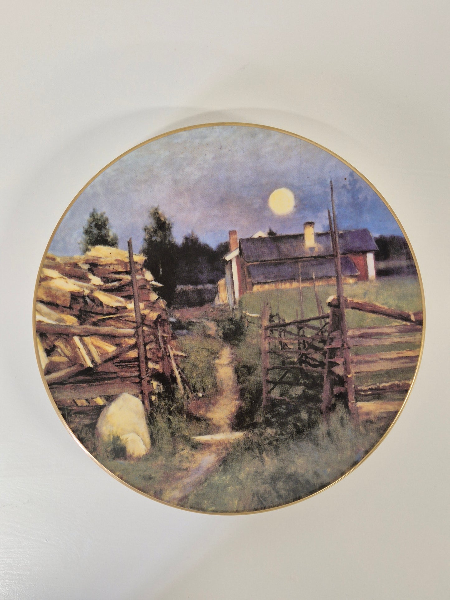 Arabia Itsenäinen Suomi Annual Plate – Collectible Finnish Porcelain
