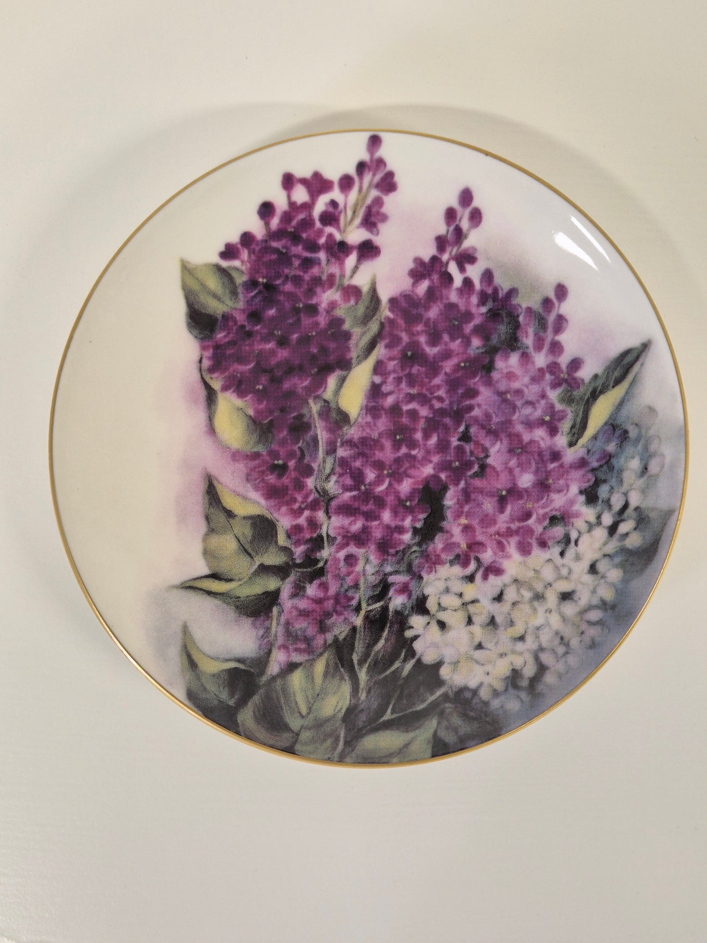 Arabia "Romantic Garden" Wall Plate – “Scented Peas” by Riikka Hautamäki
