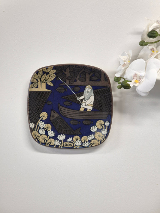 Vintage Arabia Kalevala jaarbord 1985 – Raija Uosikkinen Design