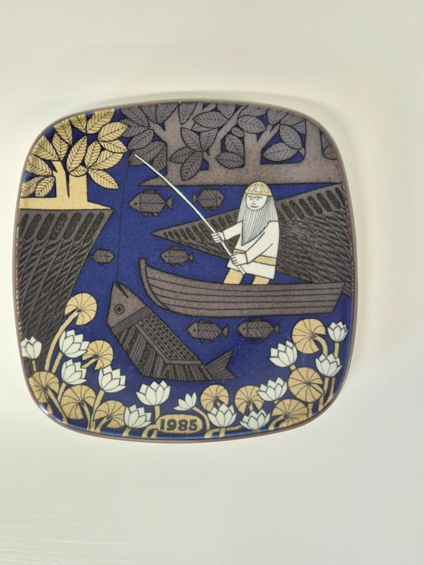 Vintage Arabia Kalevala jaarbord 1985 – Raija Uosikkinen Design
