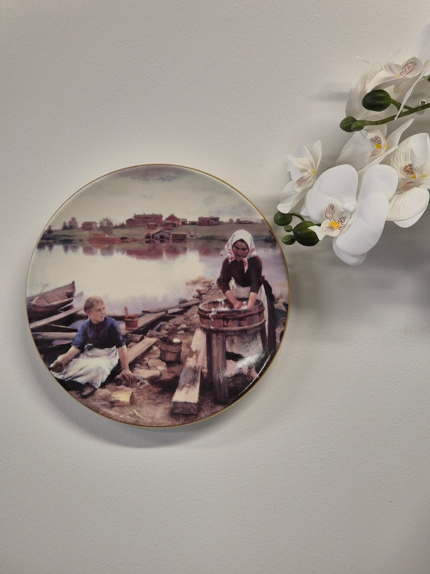 Arabia Itsenäinen Suomi Annual Plate – Collectible Finnish Porcelain