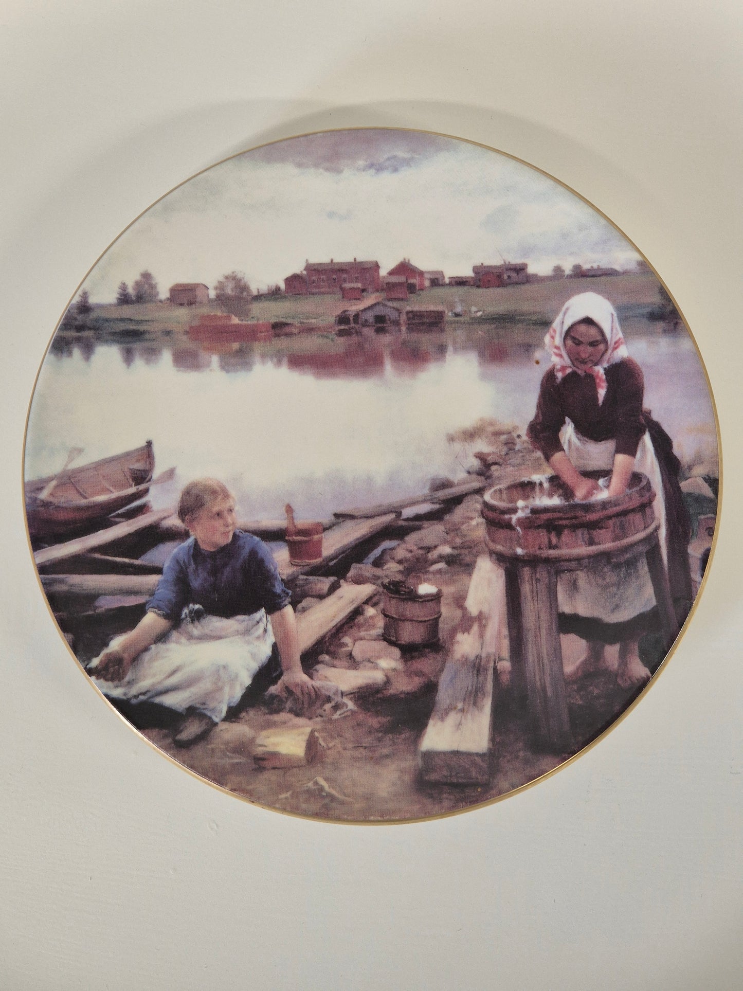 Arabia Itsenäinen Suomi Annual Plate – Collectible Finnish Porcelain