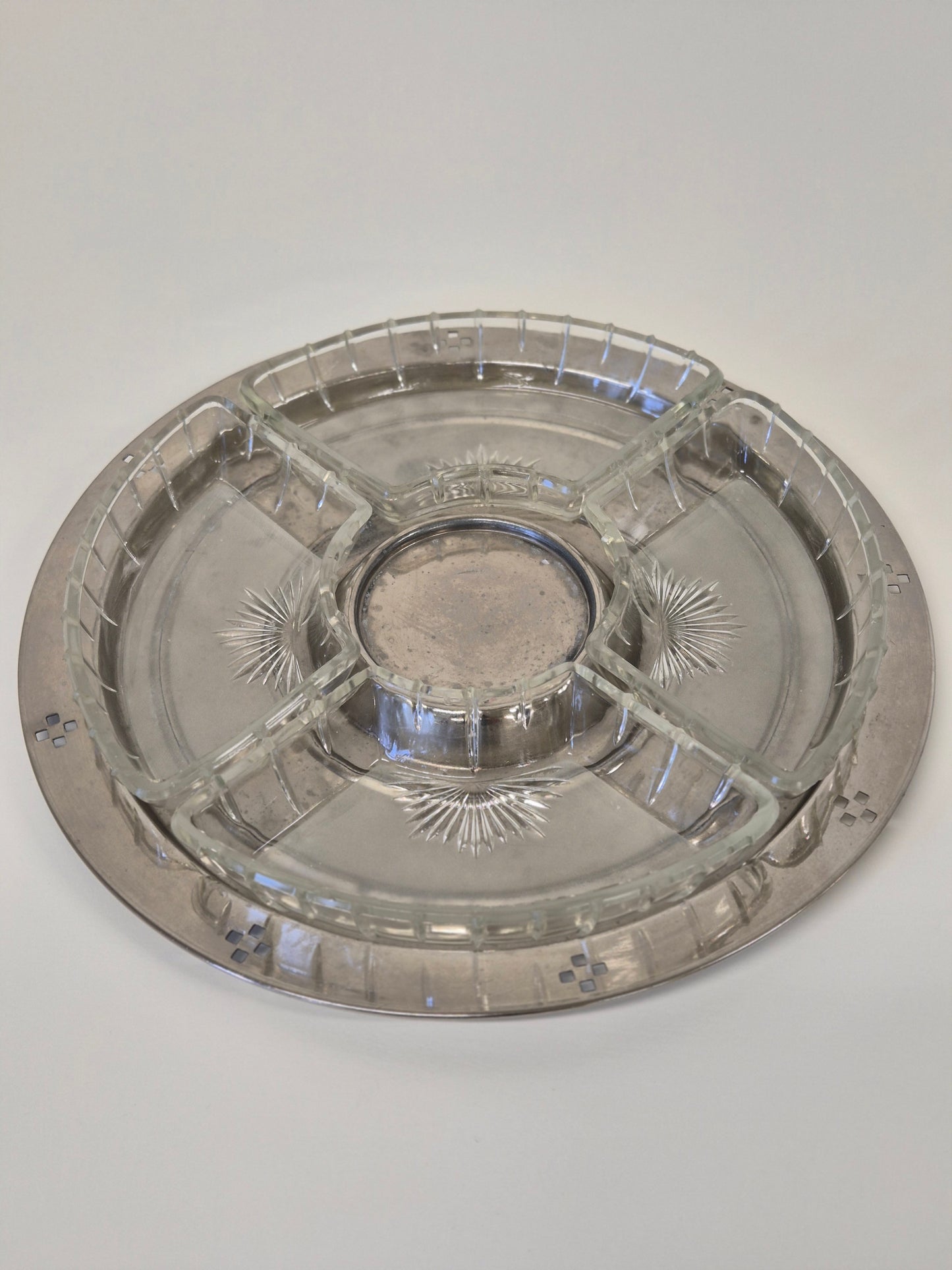 Vintage Compartimentenschaal met Metalen Dienblad – Klassieke Serveer Elegantie
