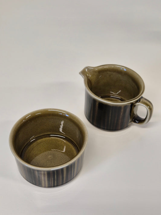 Arabia Kosmos Sugar Bowl and Creamer by Gunvor Olin-Grönqvist (1963–1976)
