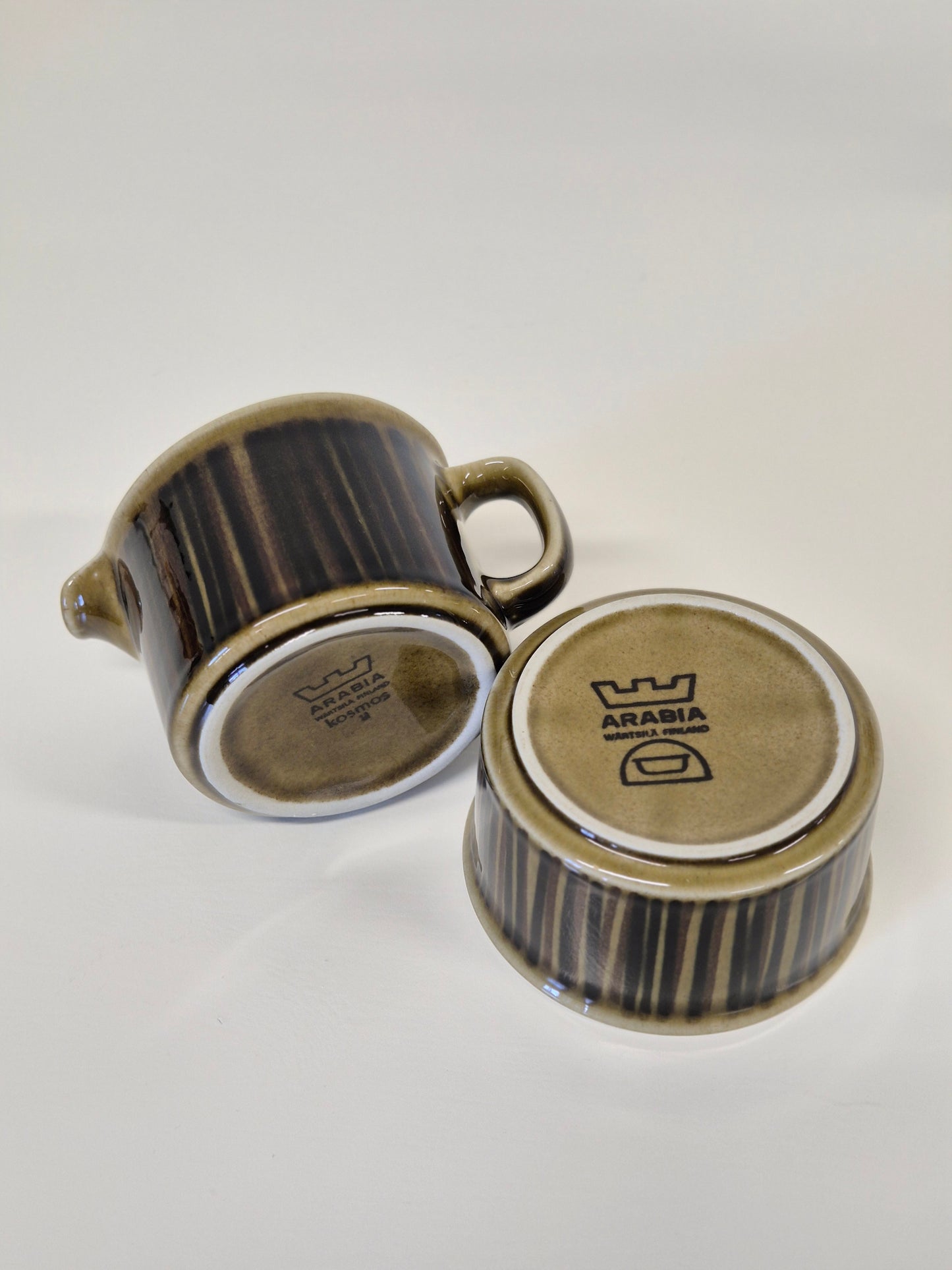 Arabia Kosmos Sugar Bowl and Creamer by Gunvor Olin-Grönqvist (1963–1976)