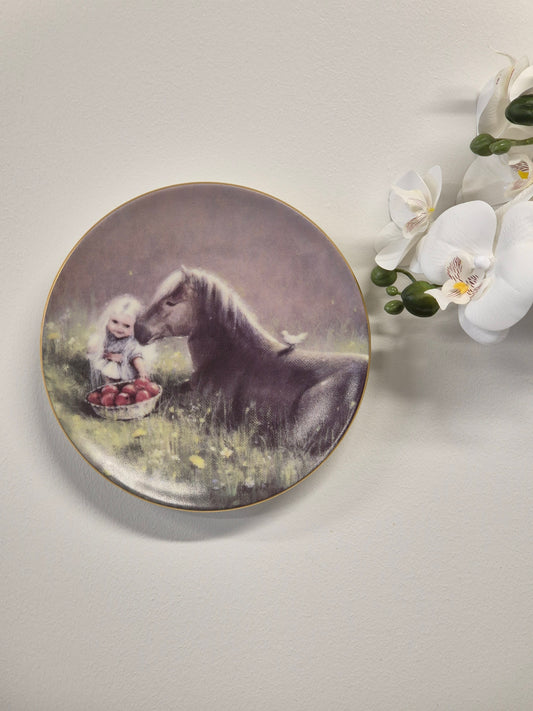Arabia Sadun Totuus Wall Plate 1990 – Sussi Anna Åberg