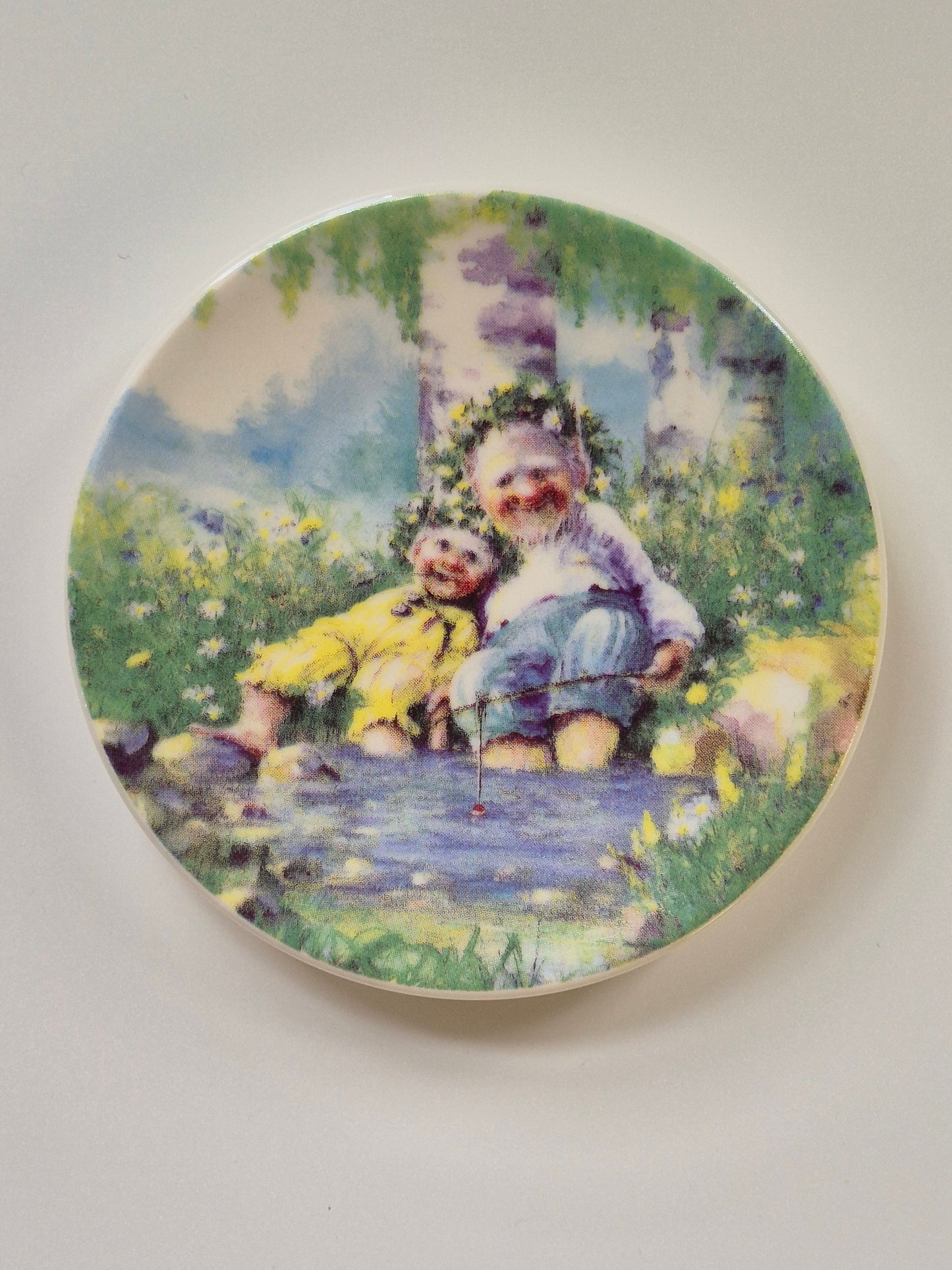 Arabia Pikkupeikon Year Wall Plate 1992 – Sussi Anna Åberg Design
