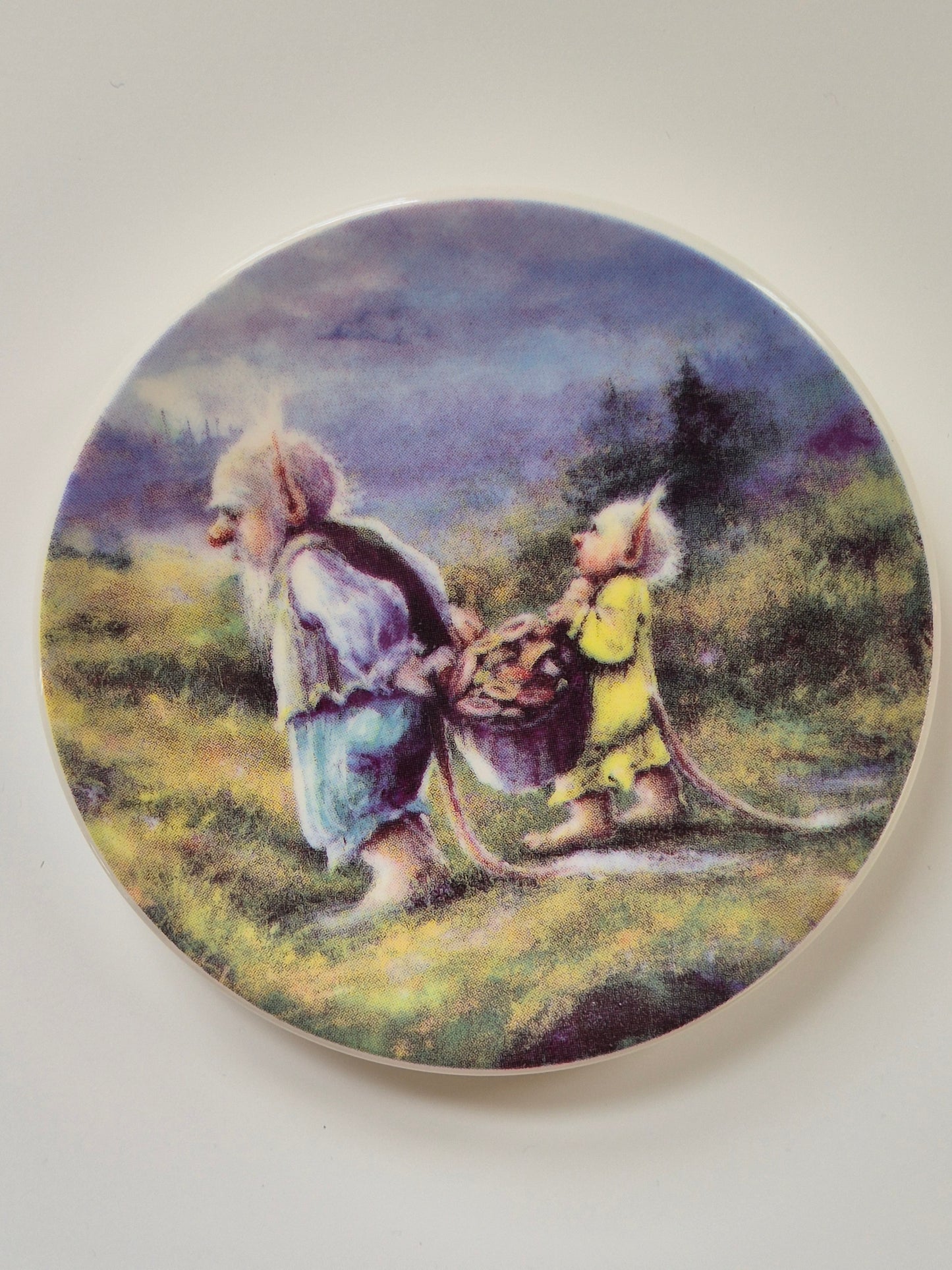 Arabia Pikkupeikon Year Wall Plate 1992 – Sussi Anna Åberg Design