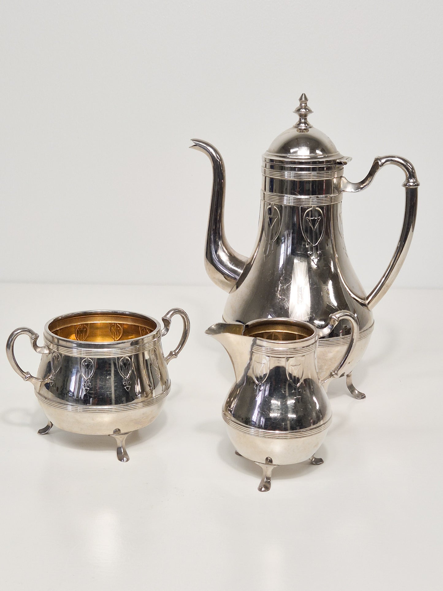 Antieke kan, suikerpot en melkkan in Jugend-stijl – elegante Art Nouveau-set