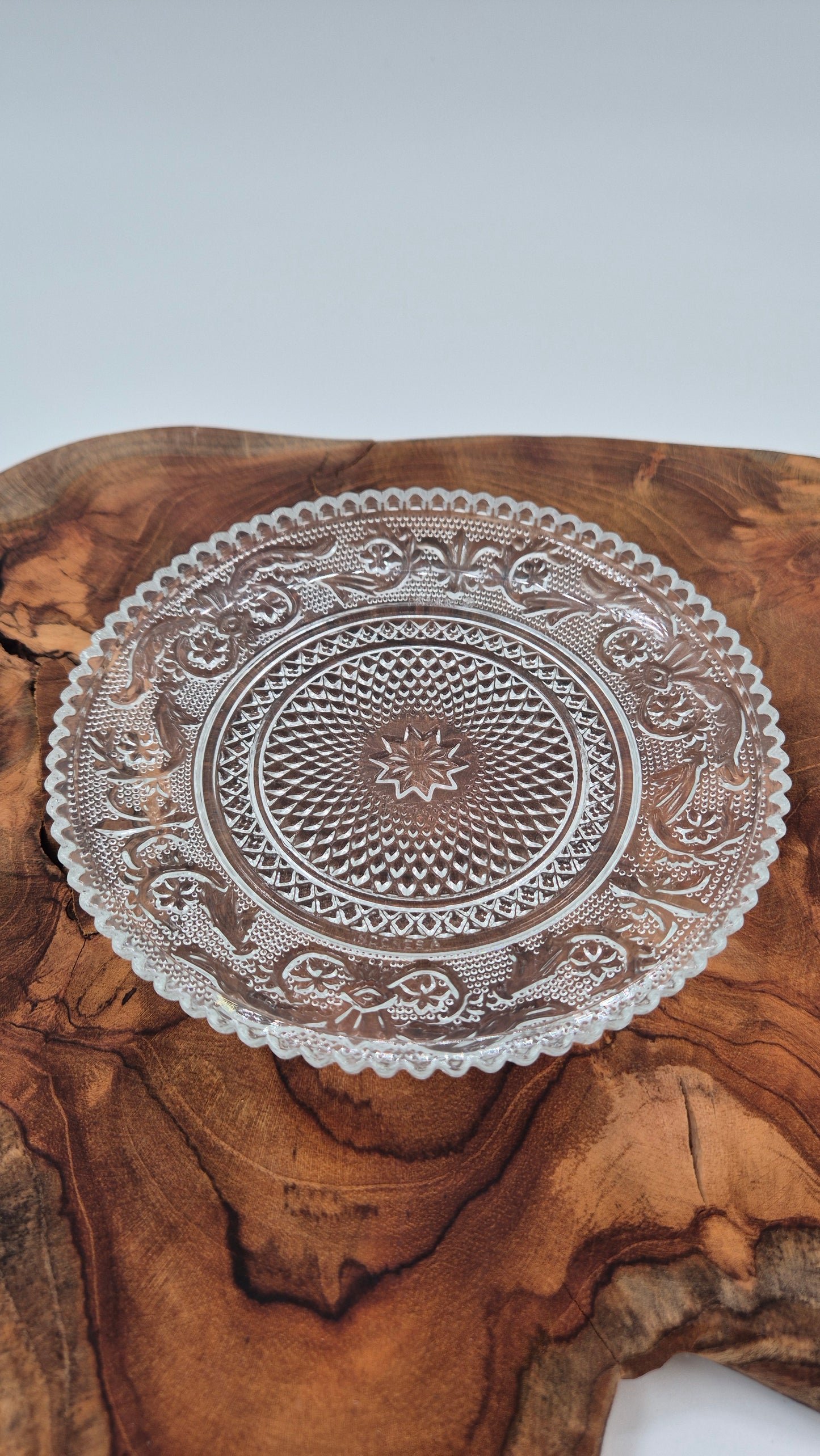 Vintage Dessert Plate – Elegant Retro Tableware (Set of Six)