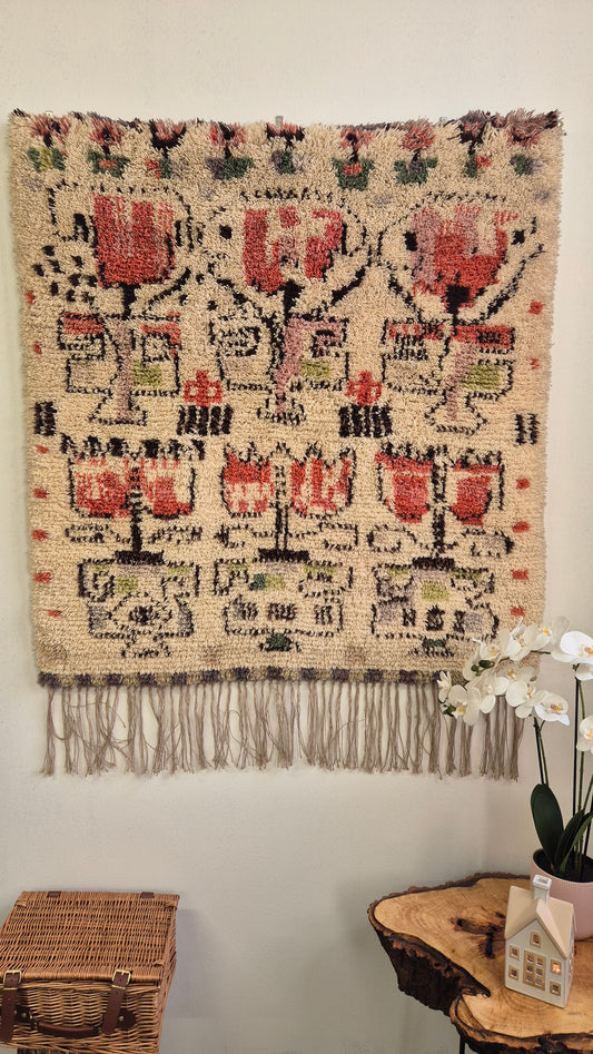 Vintage Finnish Wall Rug "Kukkamaljakko" by Laila Karttunen