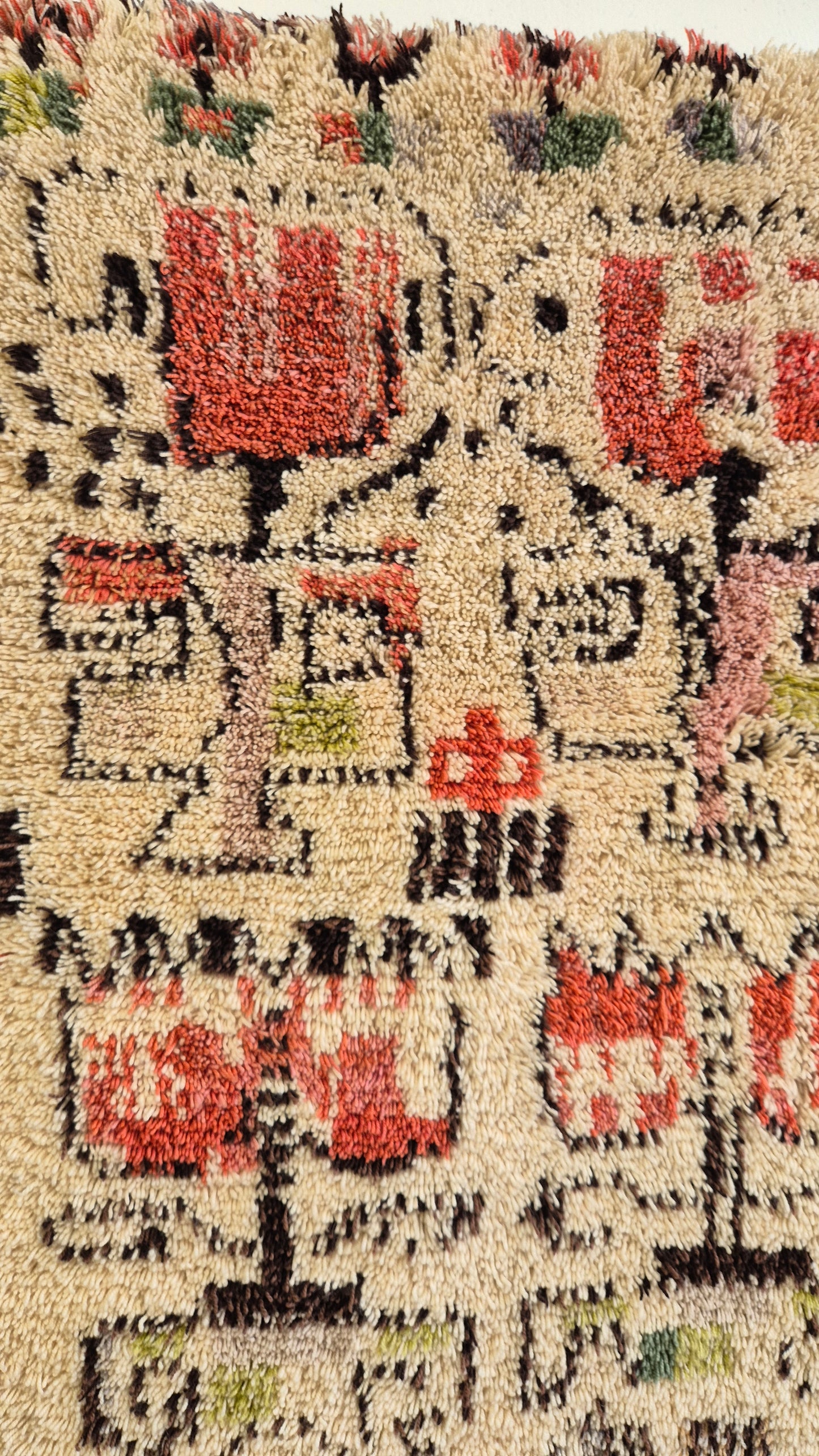 Vintage Finnish Wall Rug "Kukkamaljakko" by Laila Karttunen